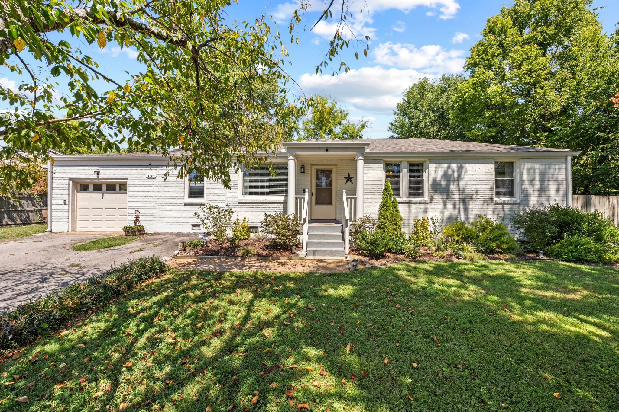 3118 Lake Park Dr Property Photo 1