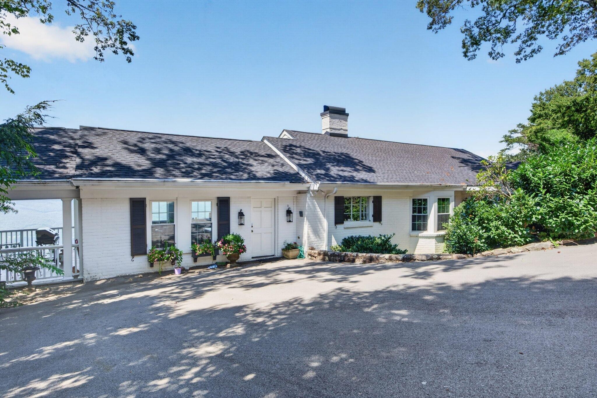 424 W Brow Road Property Photo 1