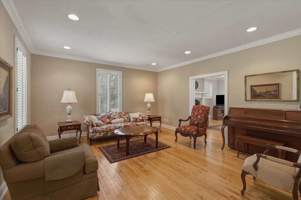 2131 Breckenridge St Property Photo 6