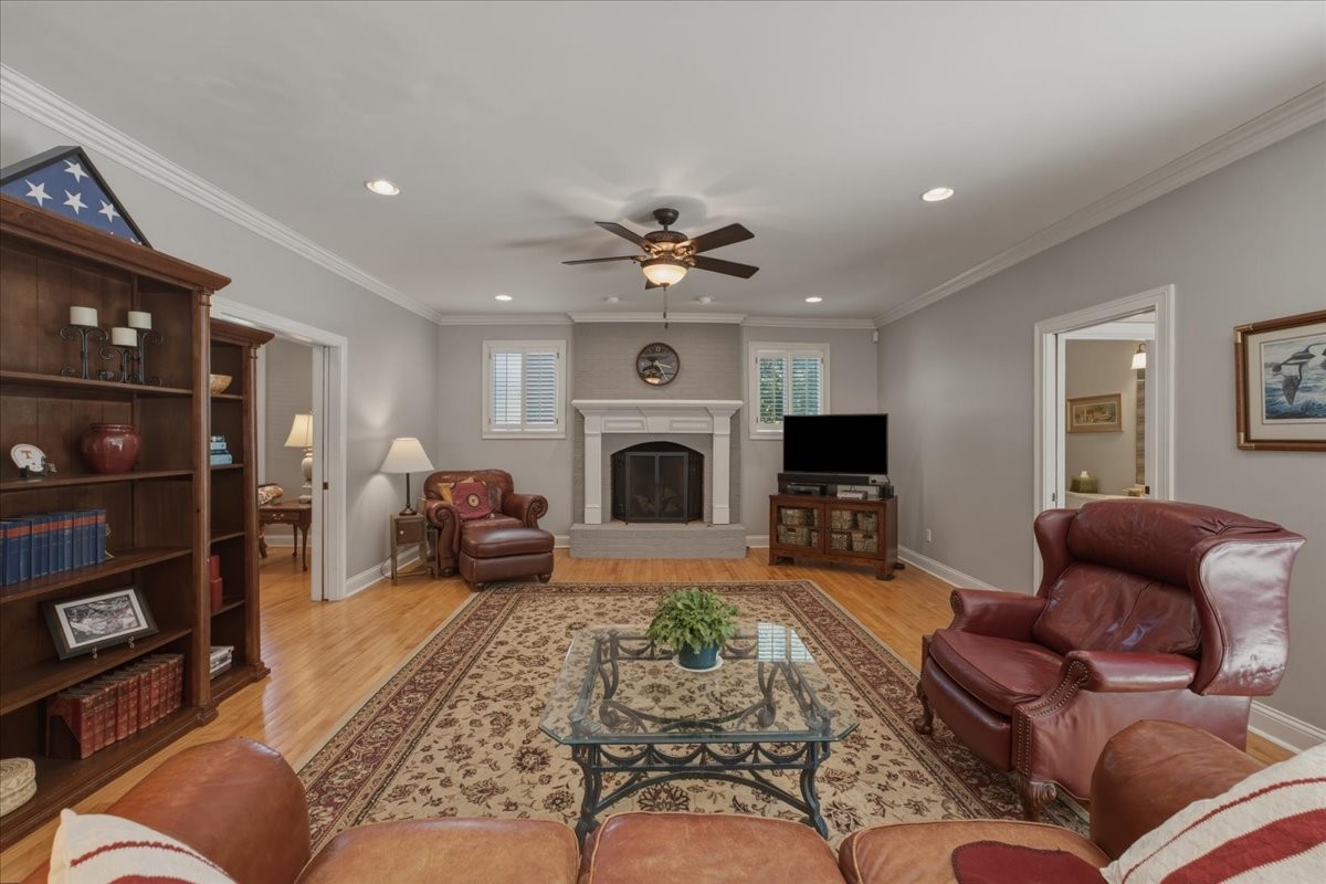 2131 Breckenridge St Property Photo 8