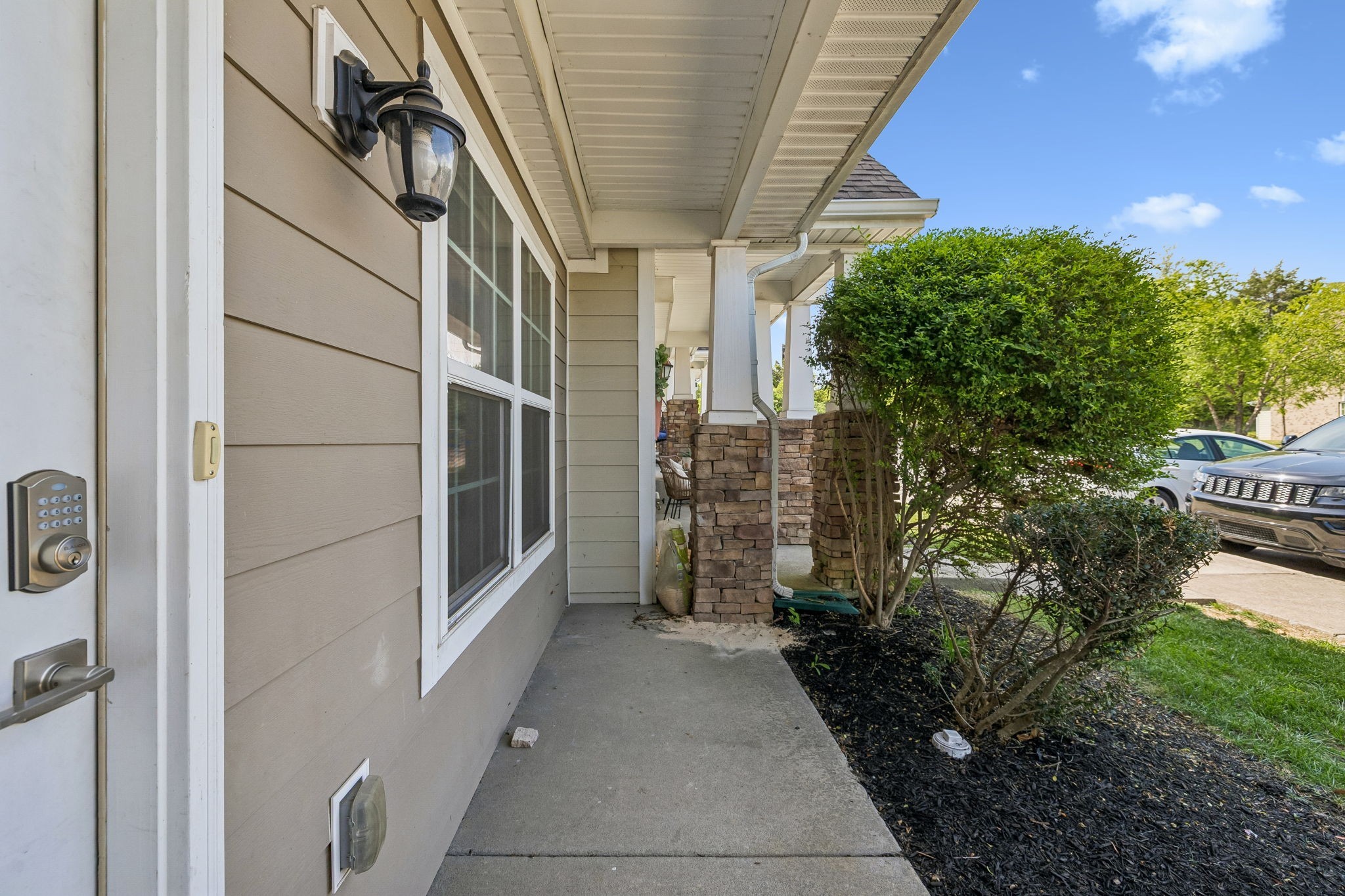 112 Cobblestone Place Dr Property Photo 4