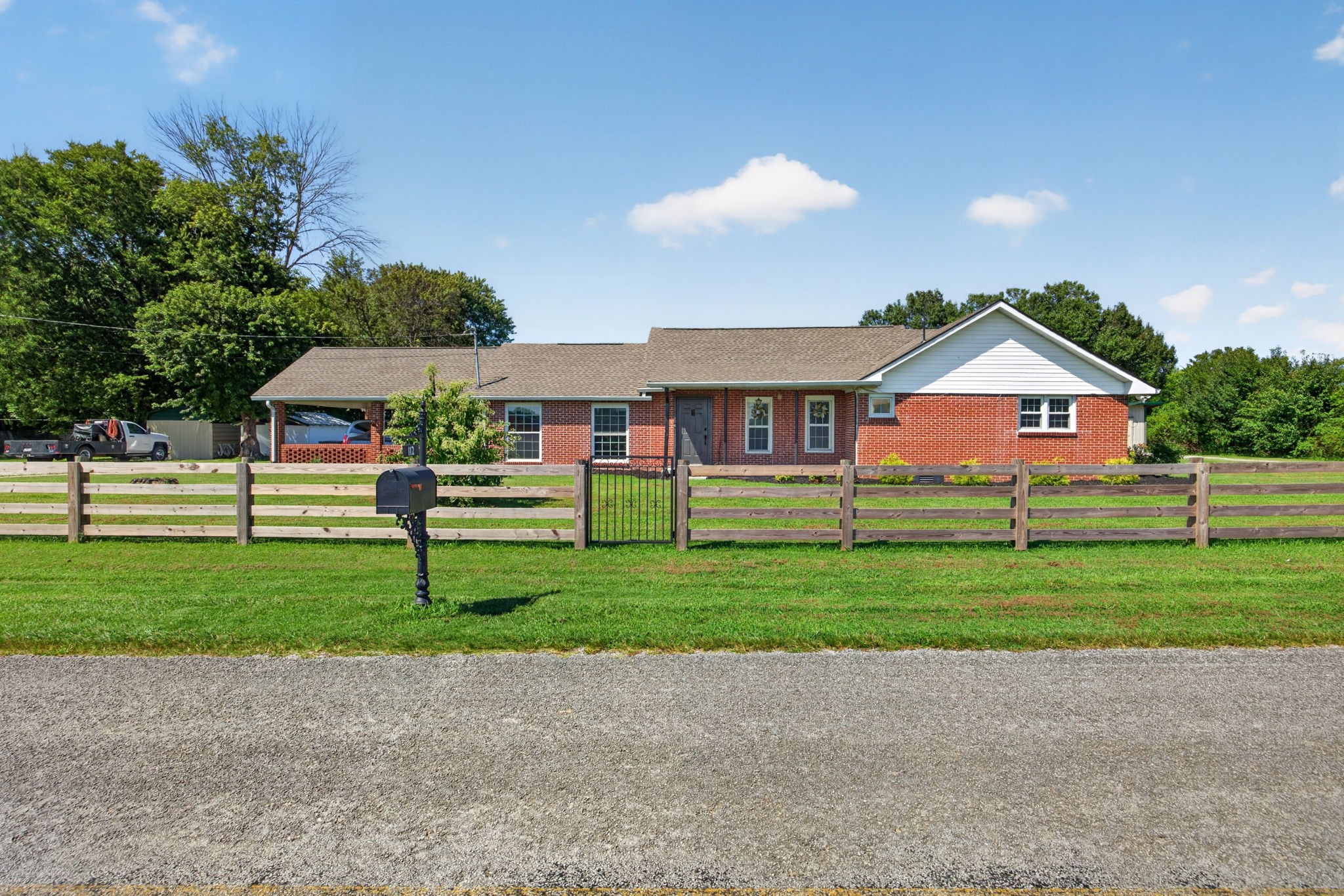 112 Goose Pond Rd Property Photo 1