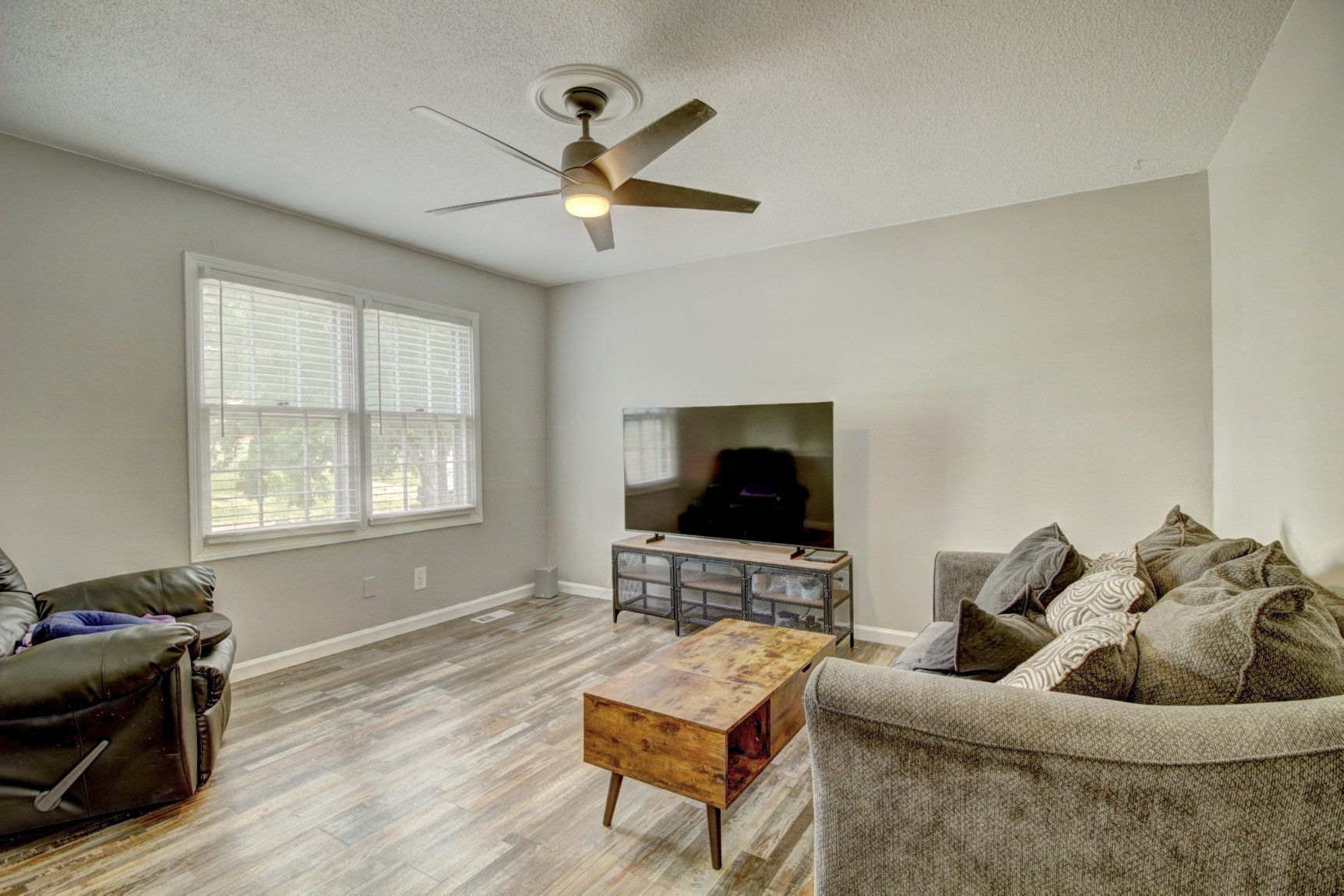 5801 Outer Dr Property Photo 9