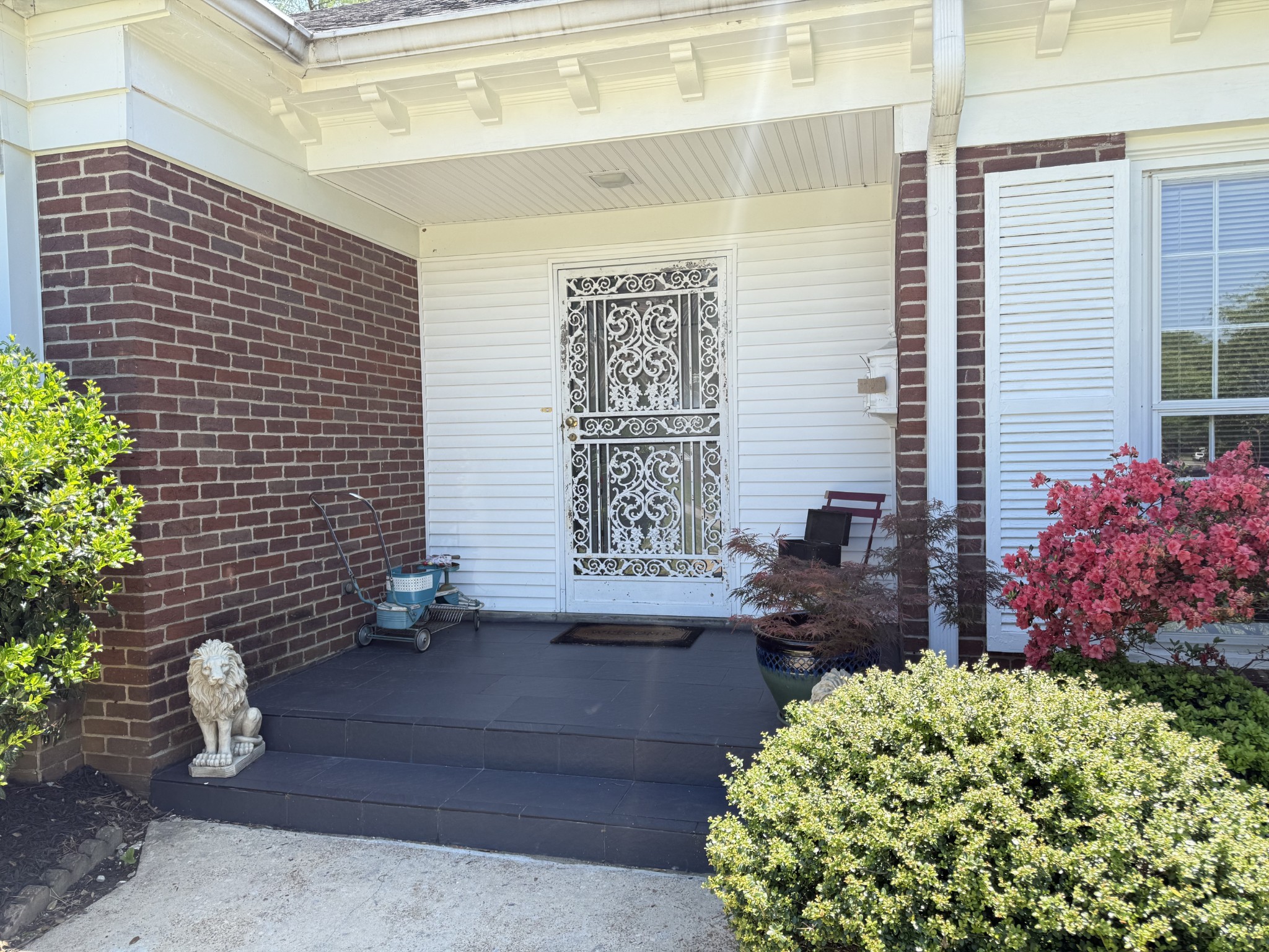 452 Walnut St Property Photo 2