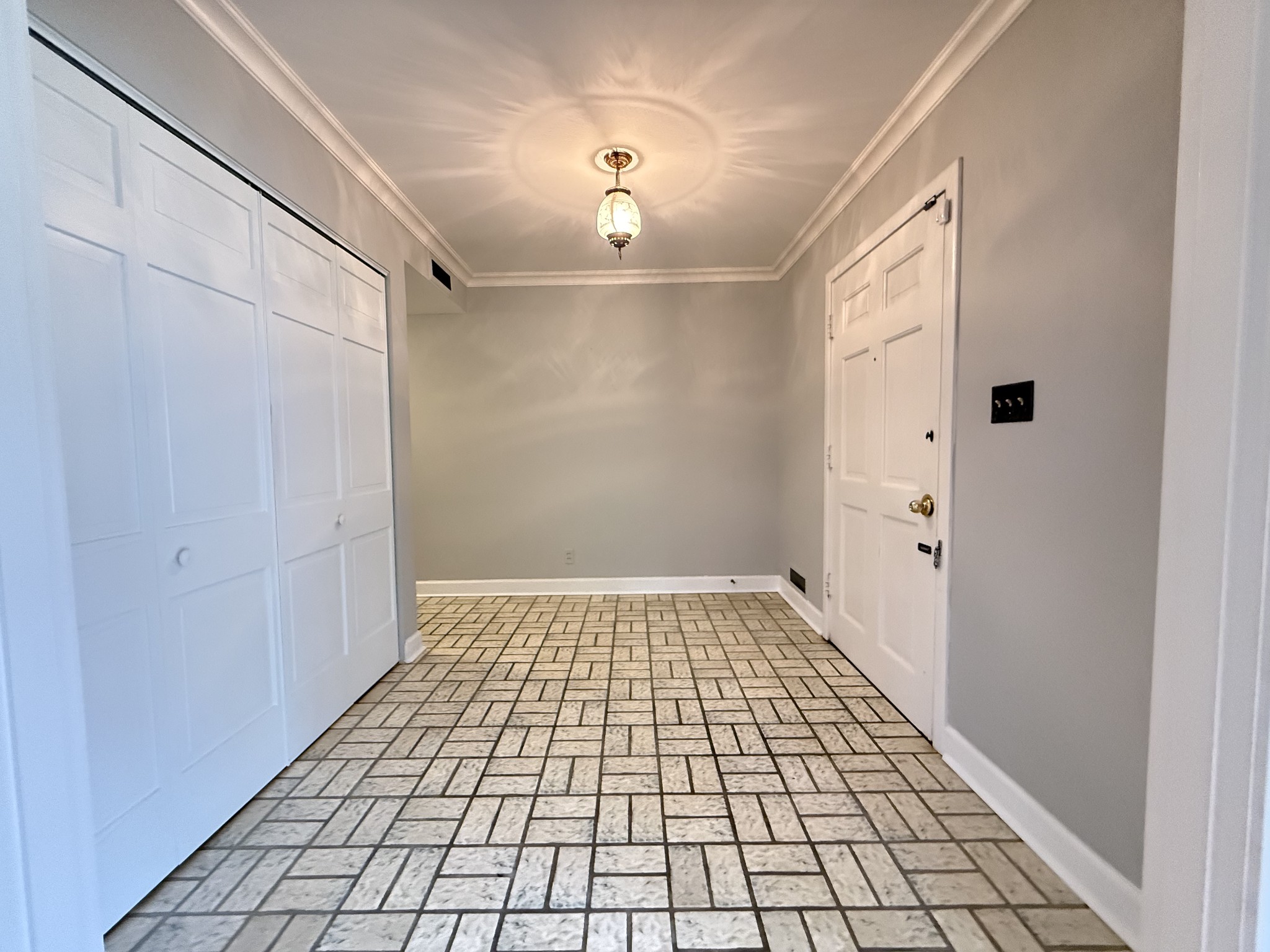 452 Walnut St Property Photo 4