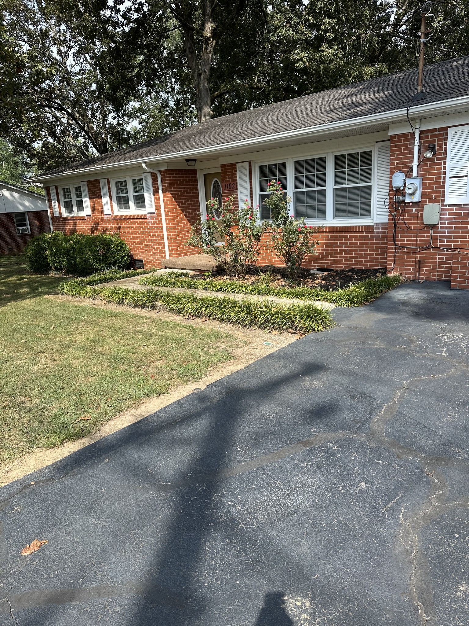 1102 W Lincoln St Property Photo 1