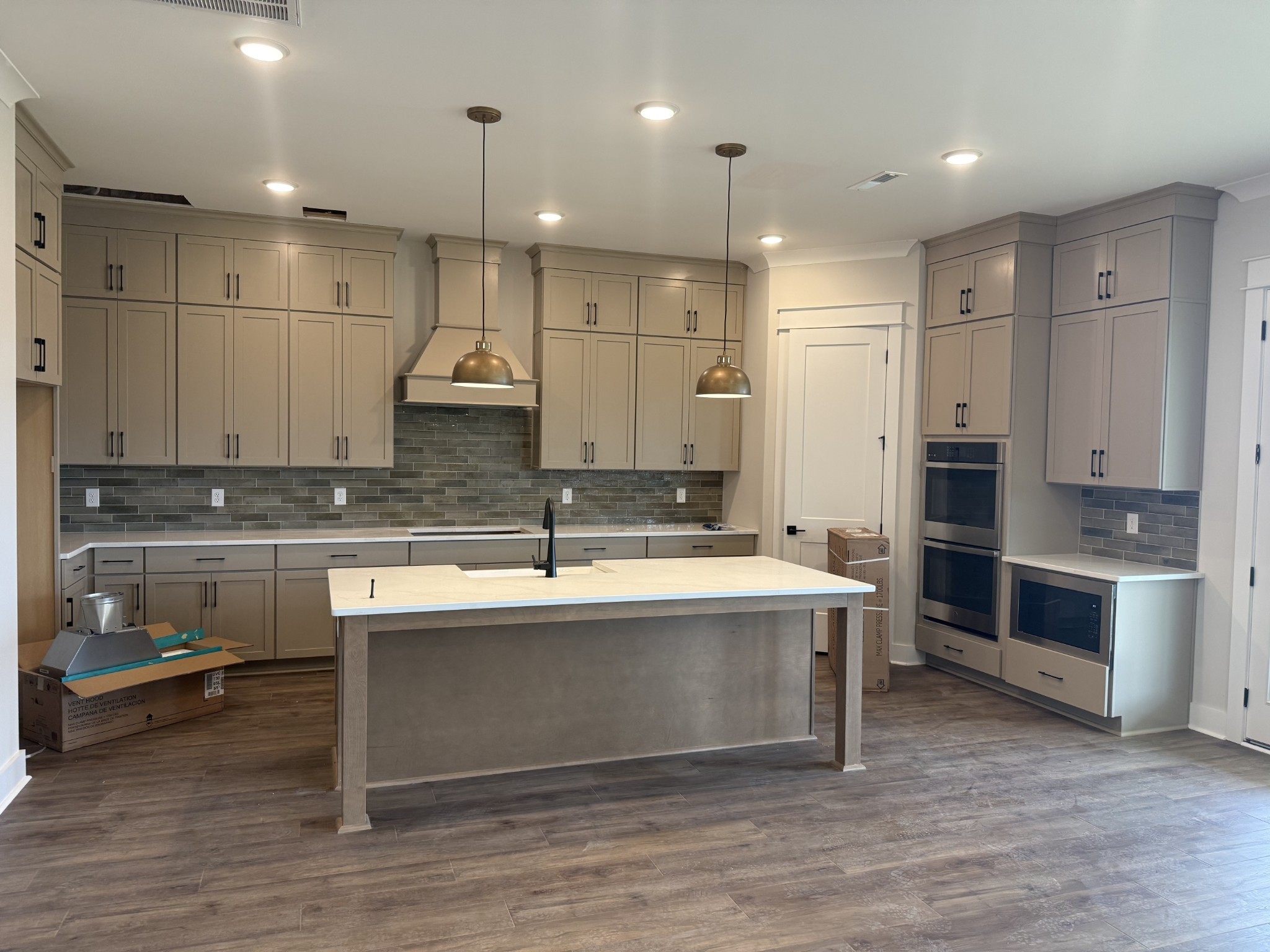 7320 Dutch River Circle Property Photo 3