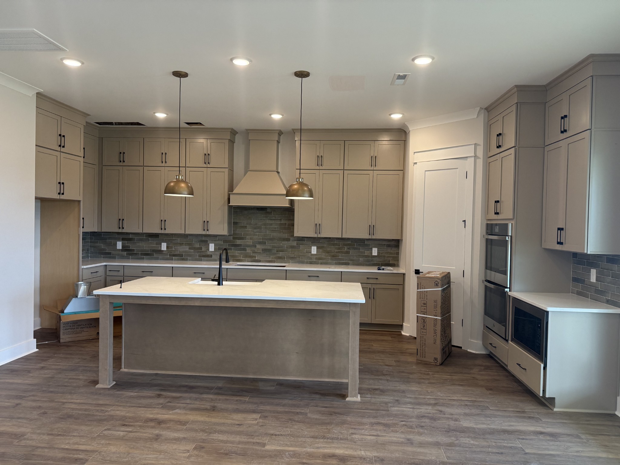7320 Dutch River Circle Property Photo 4