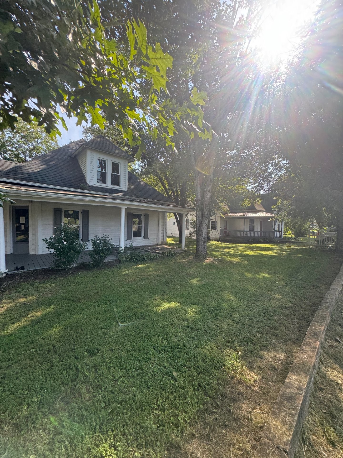 401 College St Property Photo 1