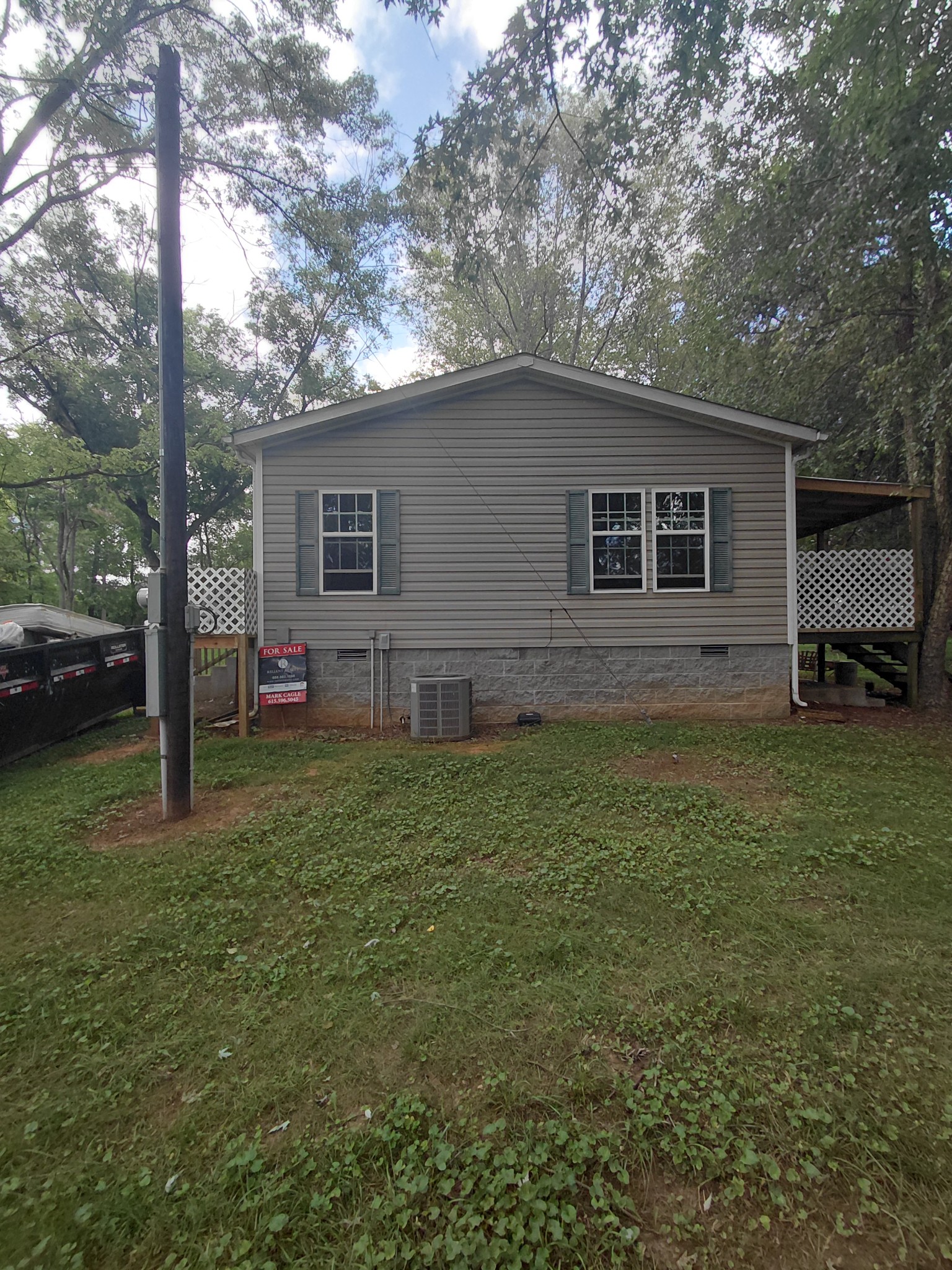 404 Lawrence Ave Property Photo 2