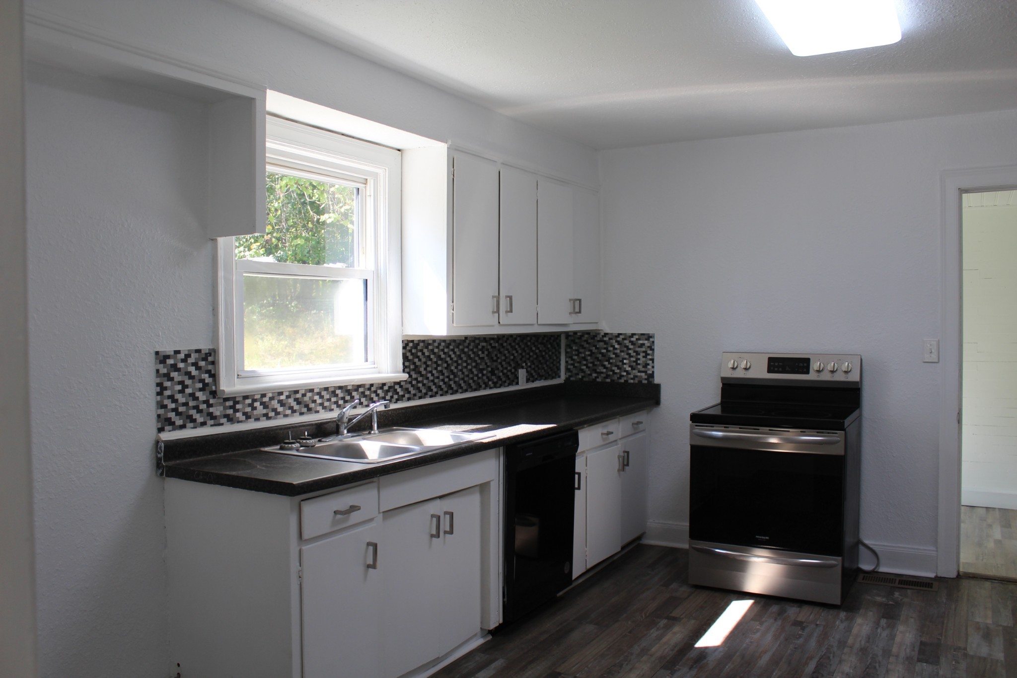 78 College St Property Photo 8