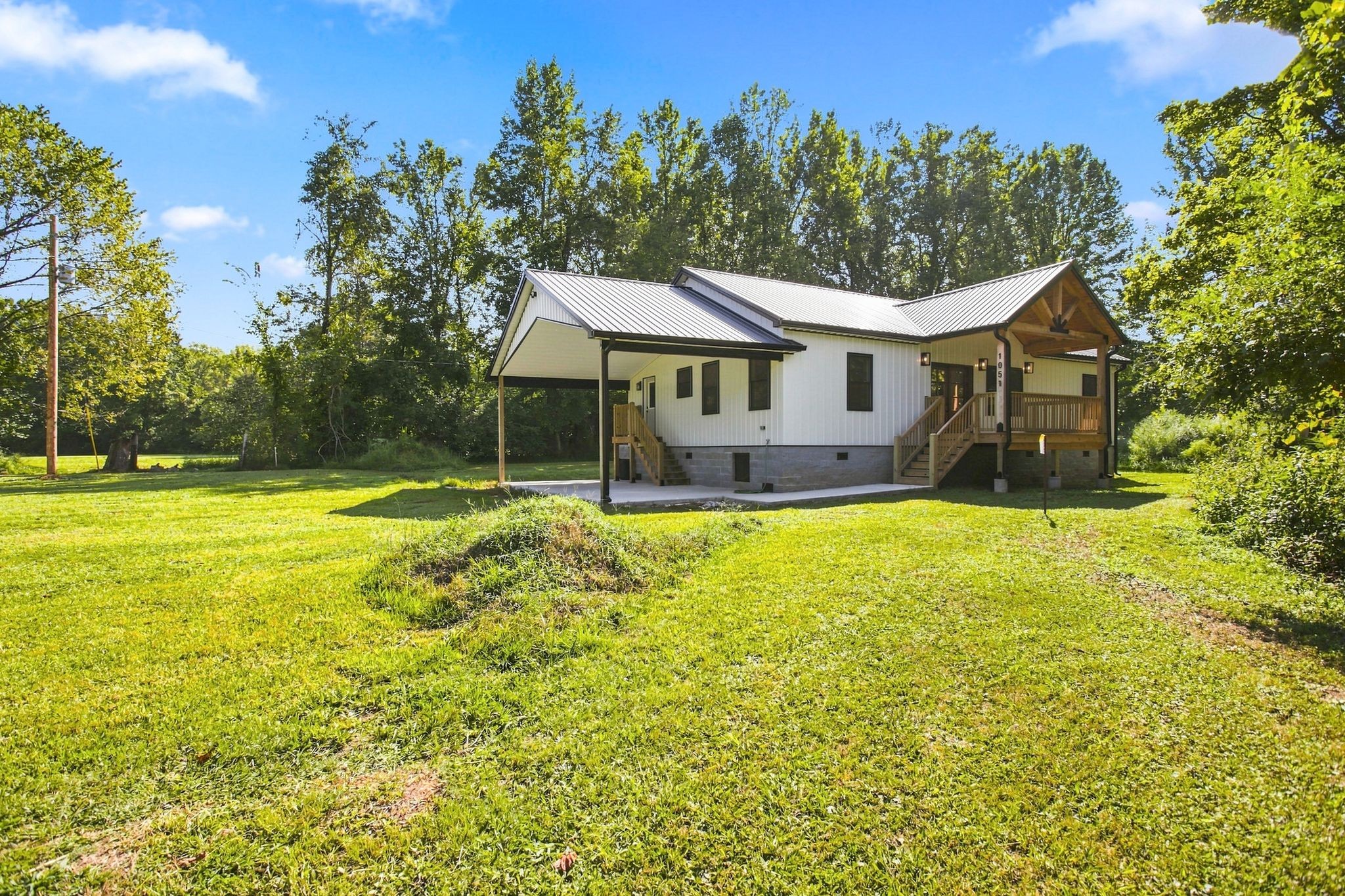 1051 Highway 48 South Property Photo 1