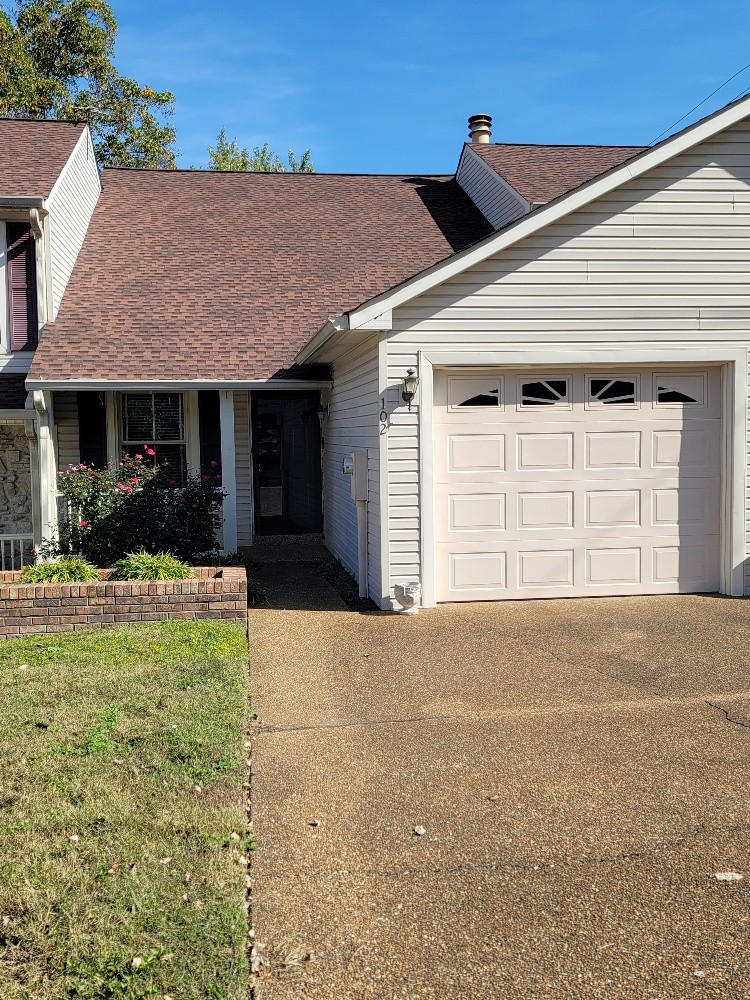 102 Maple Way, N Property Photo 1