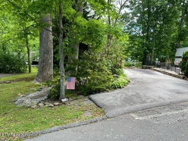 4229 E Parkway Property Photo 1
