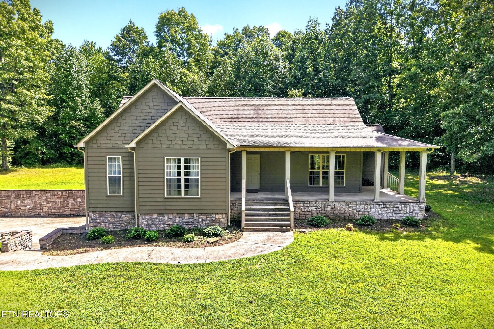 813 Mayland Rd Property Photo 1