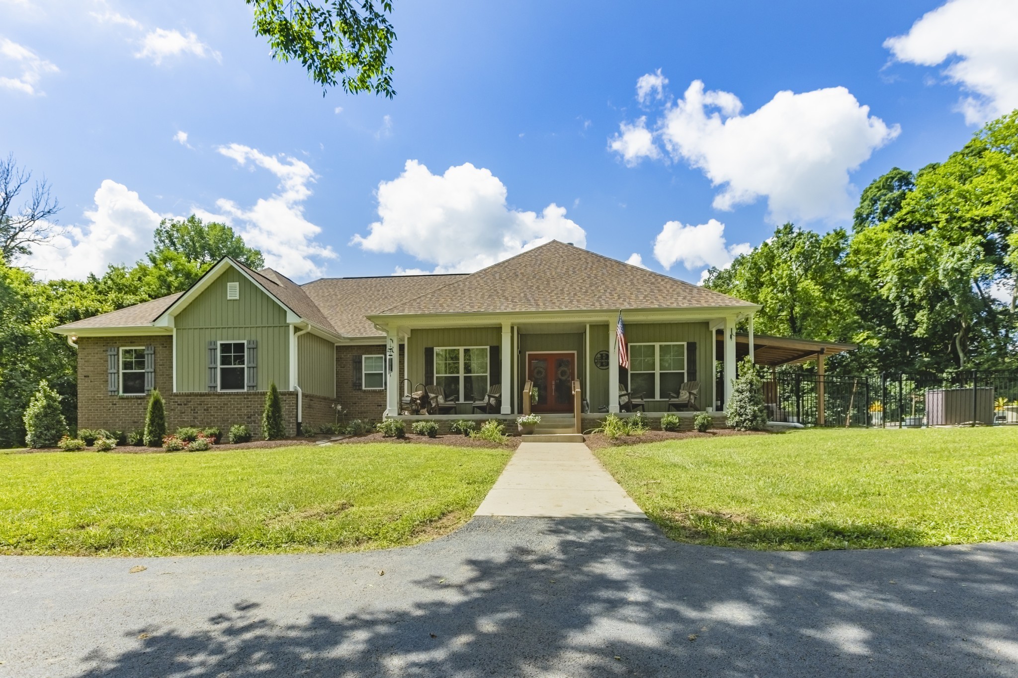1600 Ledford Rd Property Photo 1