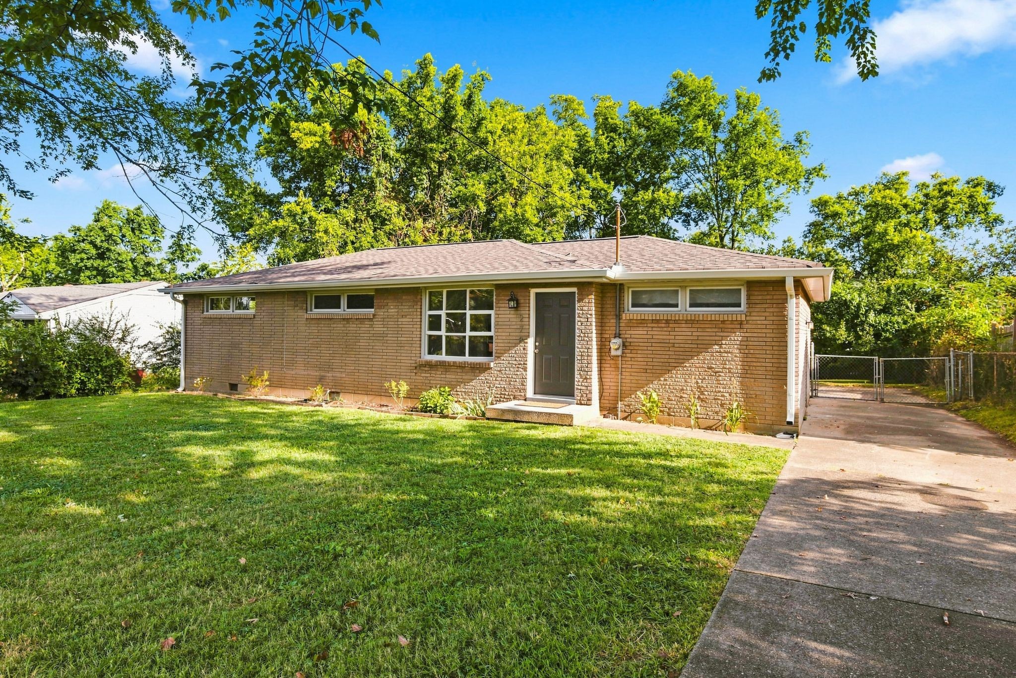 278 Garry Dr Property Photo 1