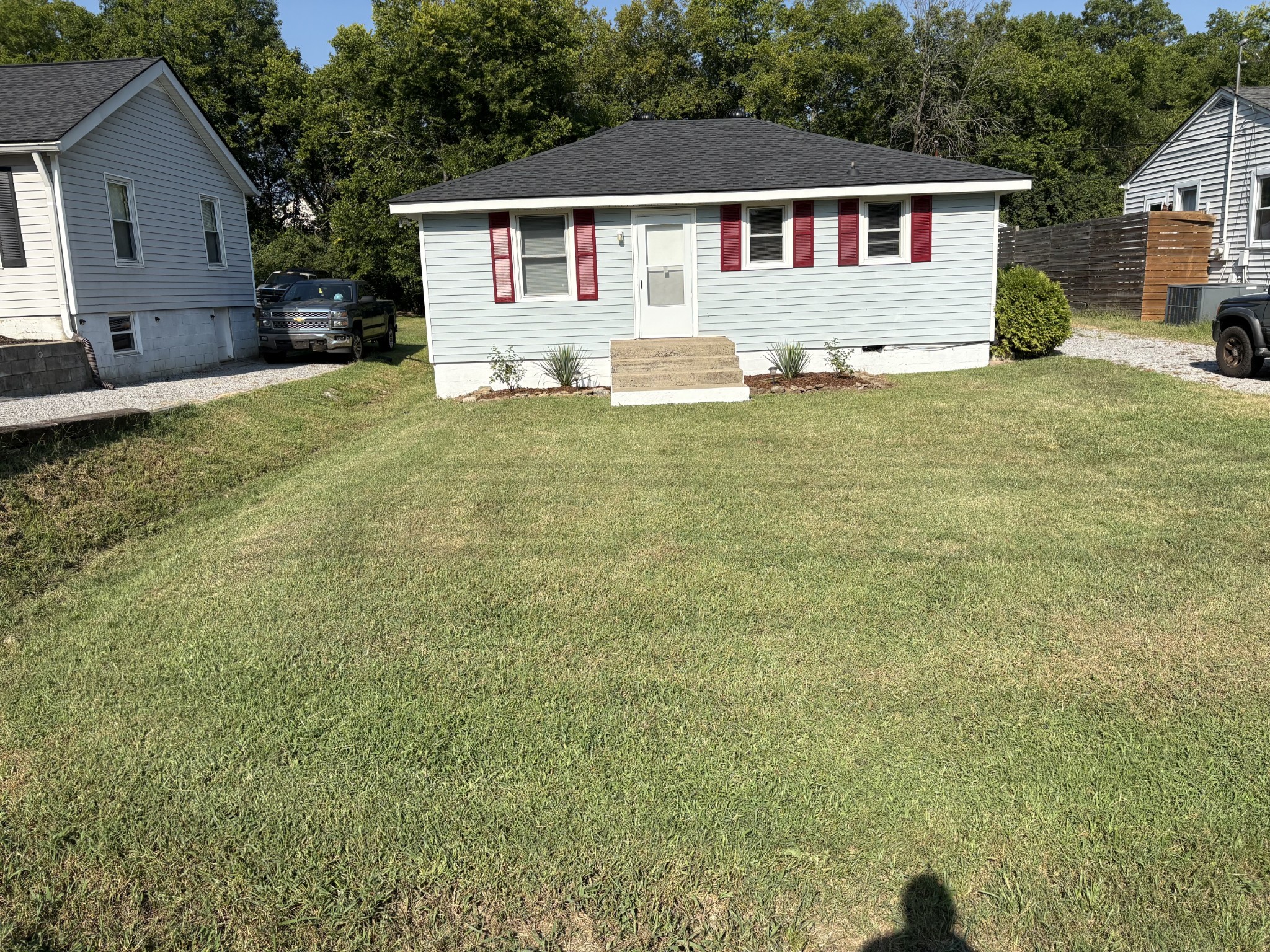 121 McArthur Dr Property Photo 1
