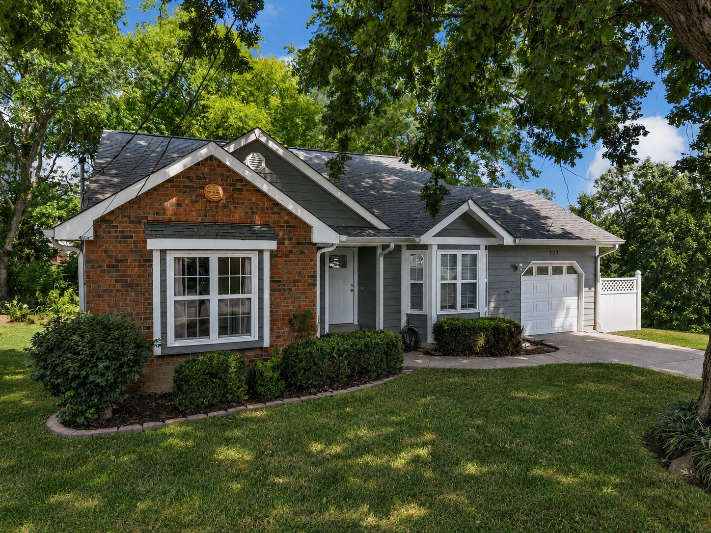 121 Agee Cir, E Property Photo 1