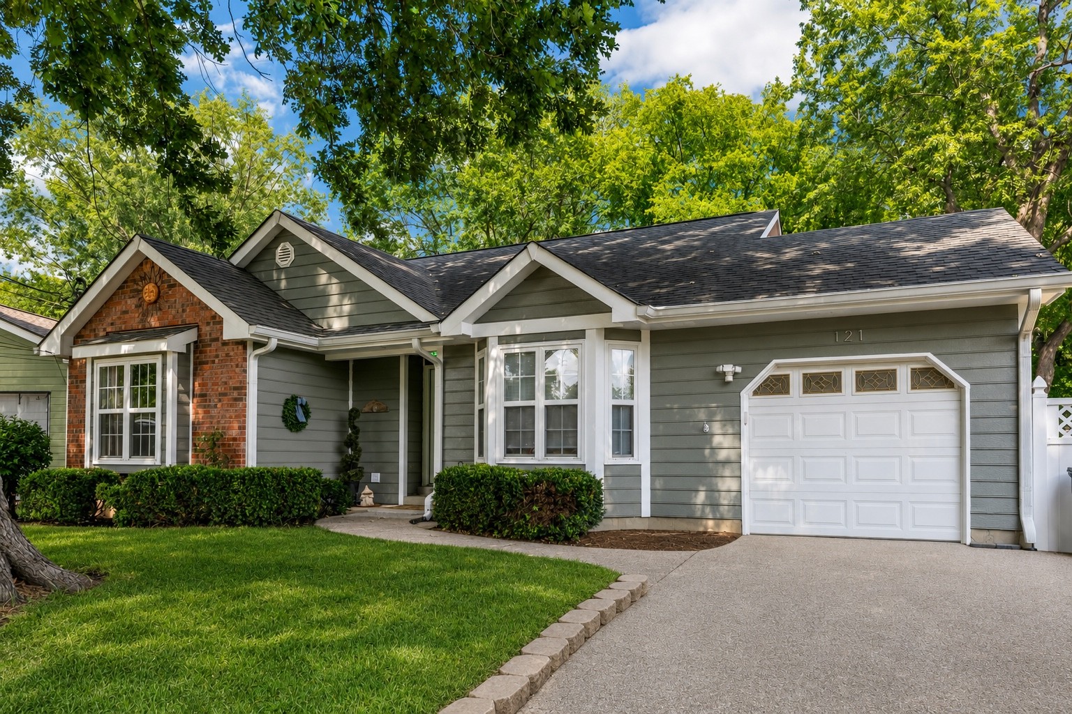 121 Agee Cir, E Property Photo 2