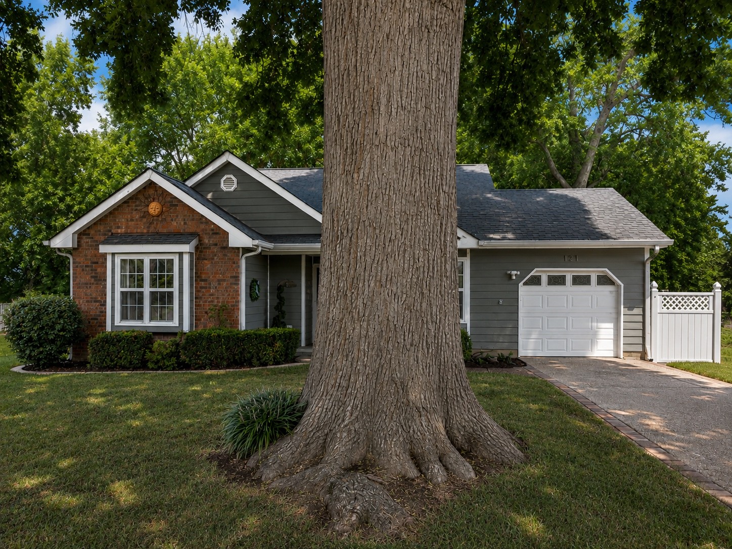 121 Agee Cir, E Property Photo 3