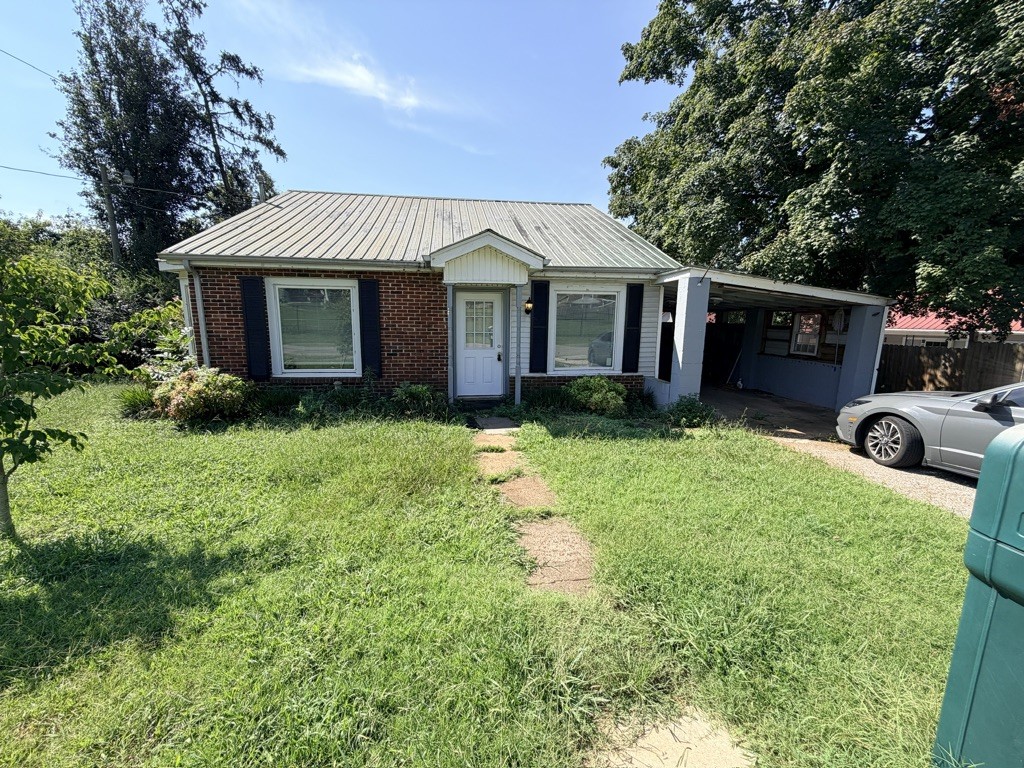 203 W Petty Ln Property Photo 1