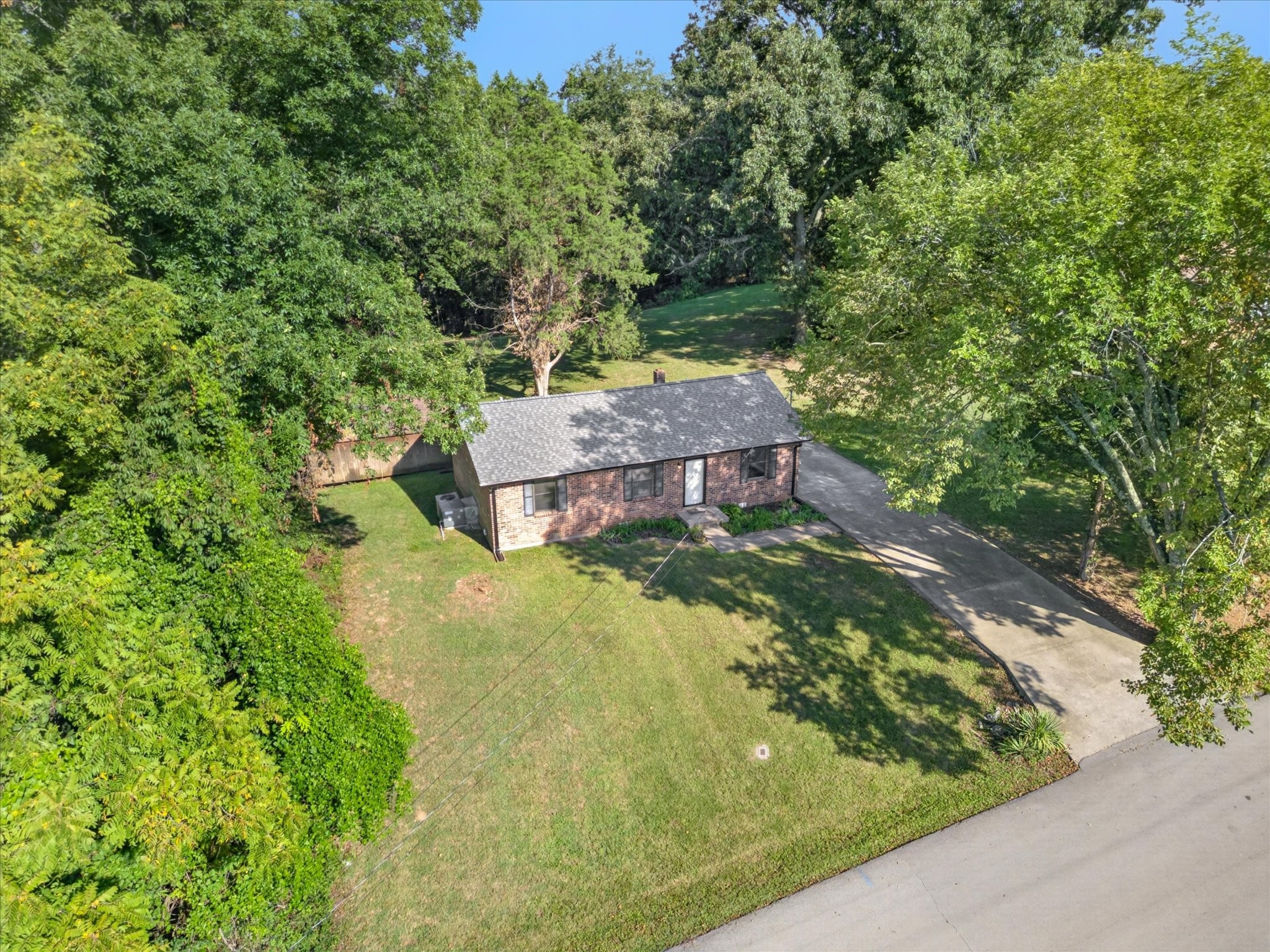 1325 Courtney Dr Property Photo 1
