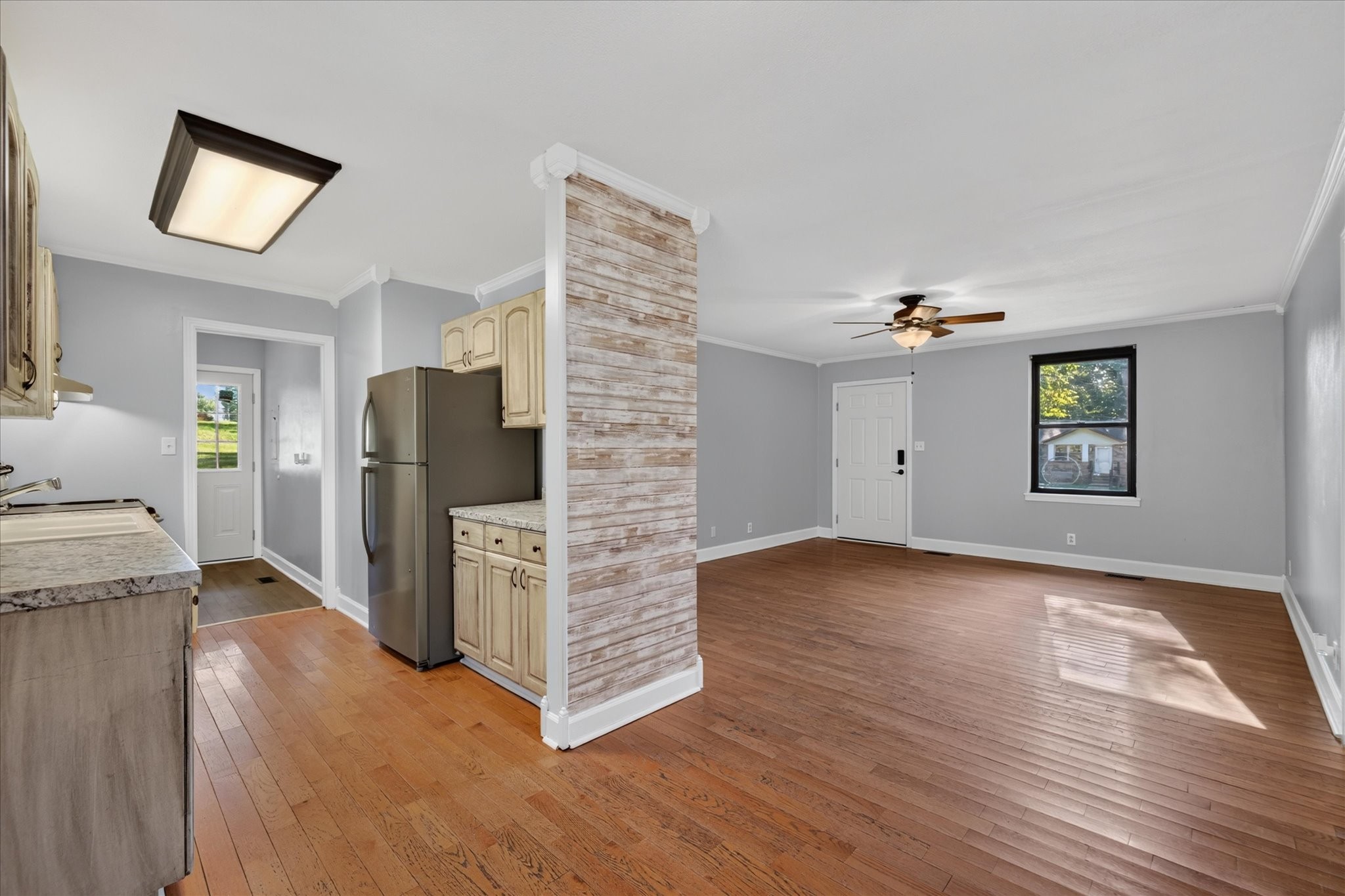 1325 Courtney Dr Property Photo 5