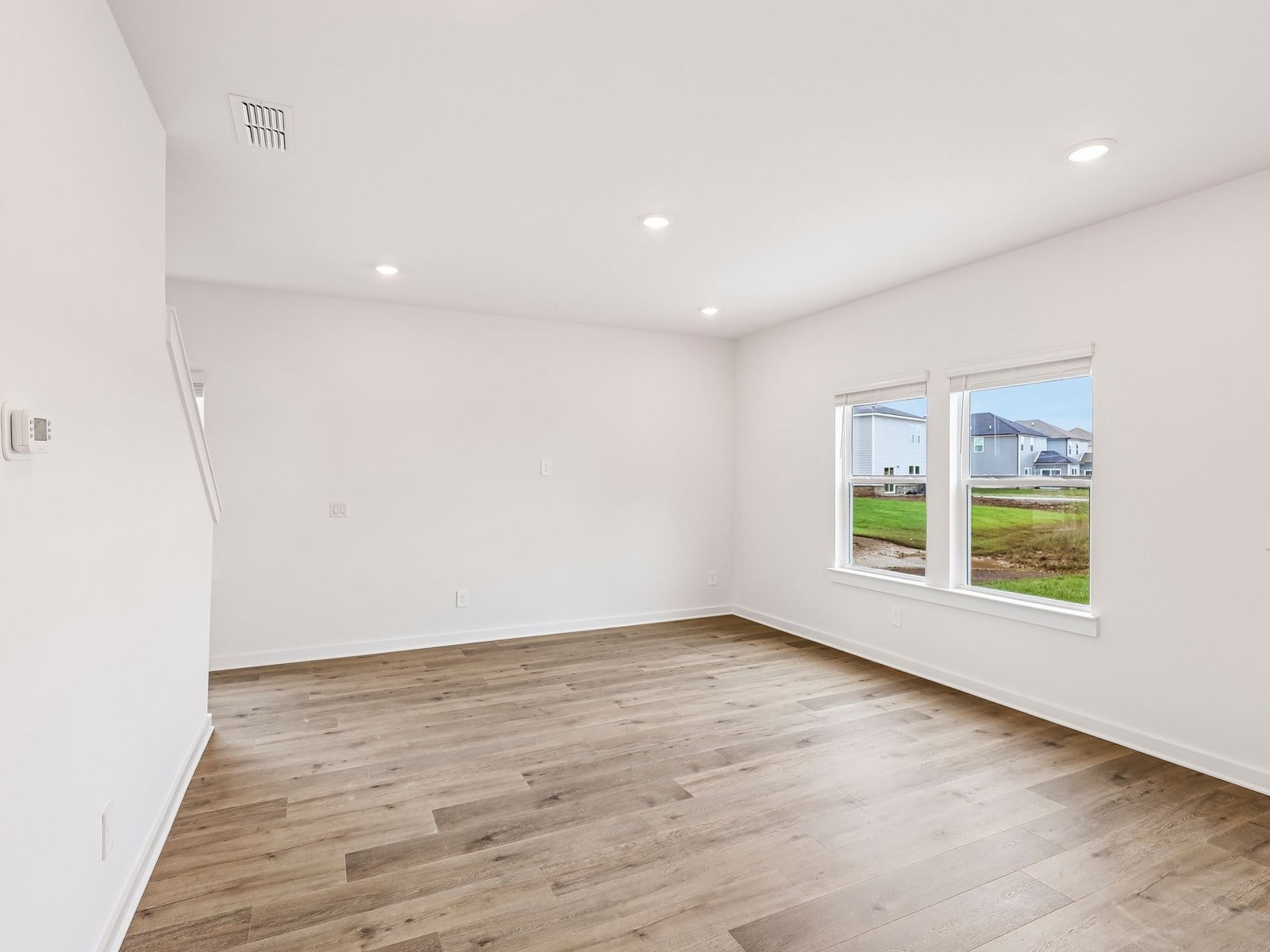 1615 Garnet Way Property Photo 4