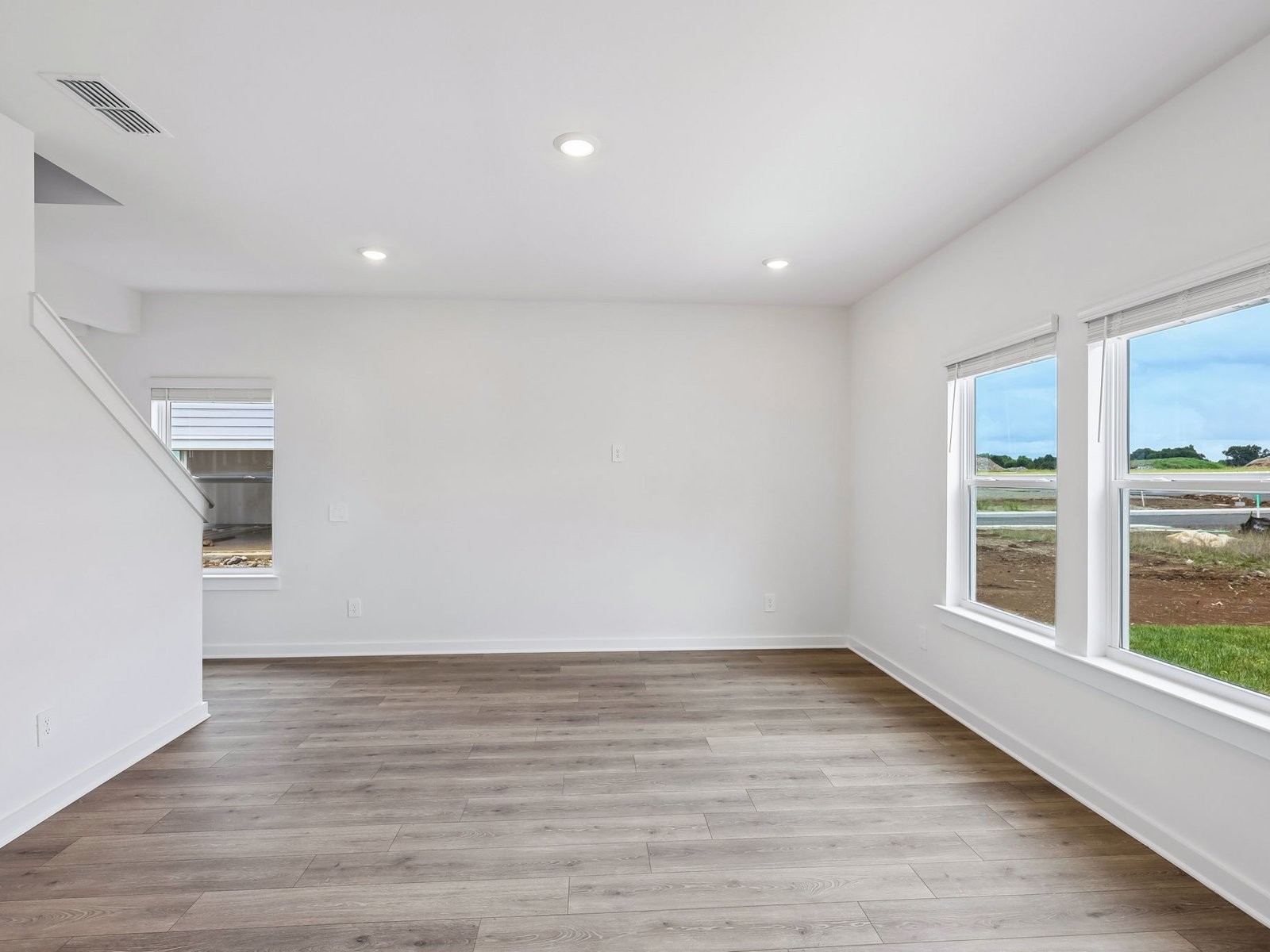 1615 Garnet Way Property Photo 5