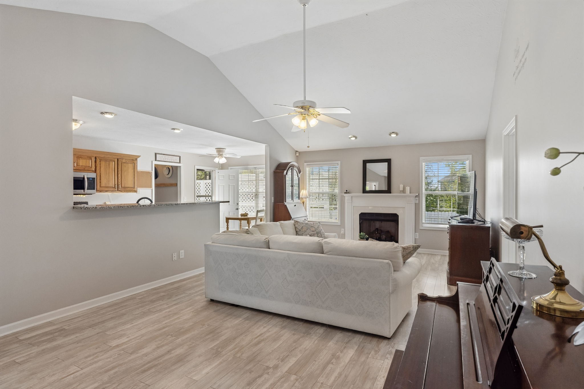 3011 Candlelite Dr Property Photo 4