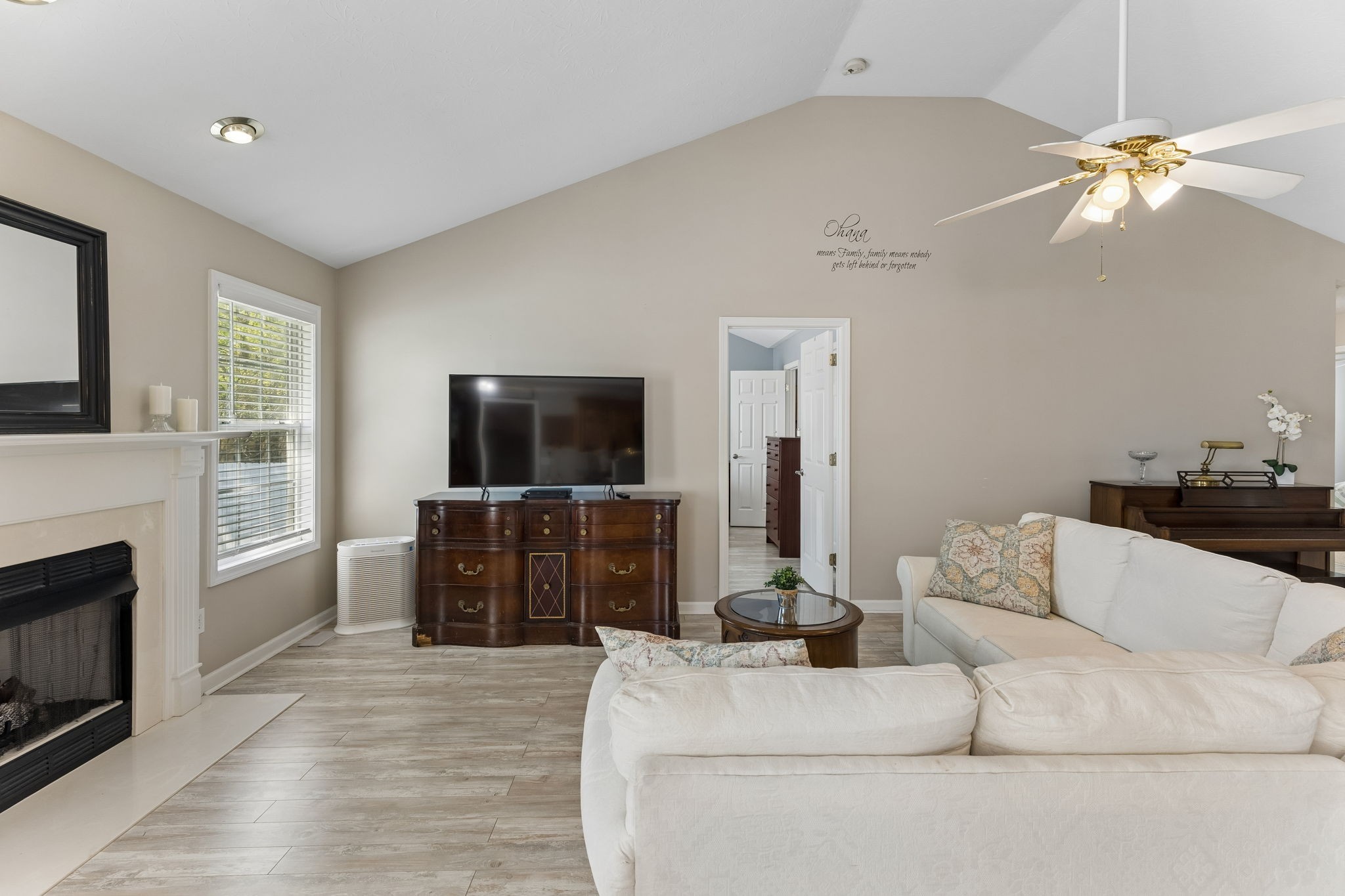 3011 Candlelite Dr Property Photo 7