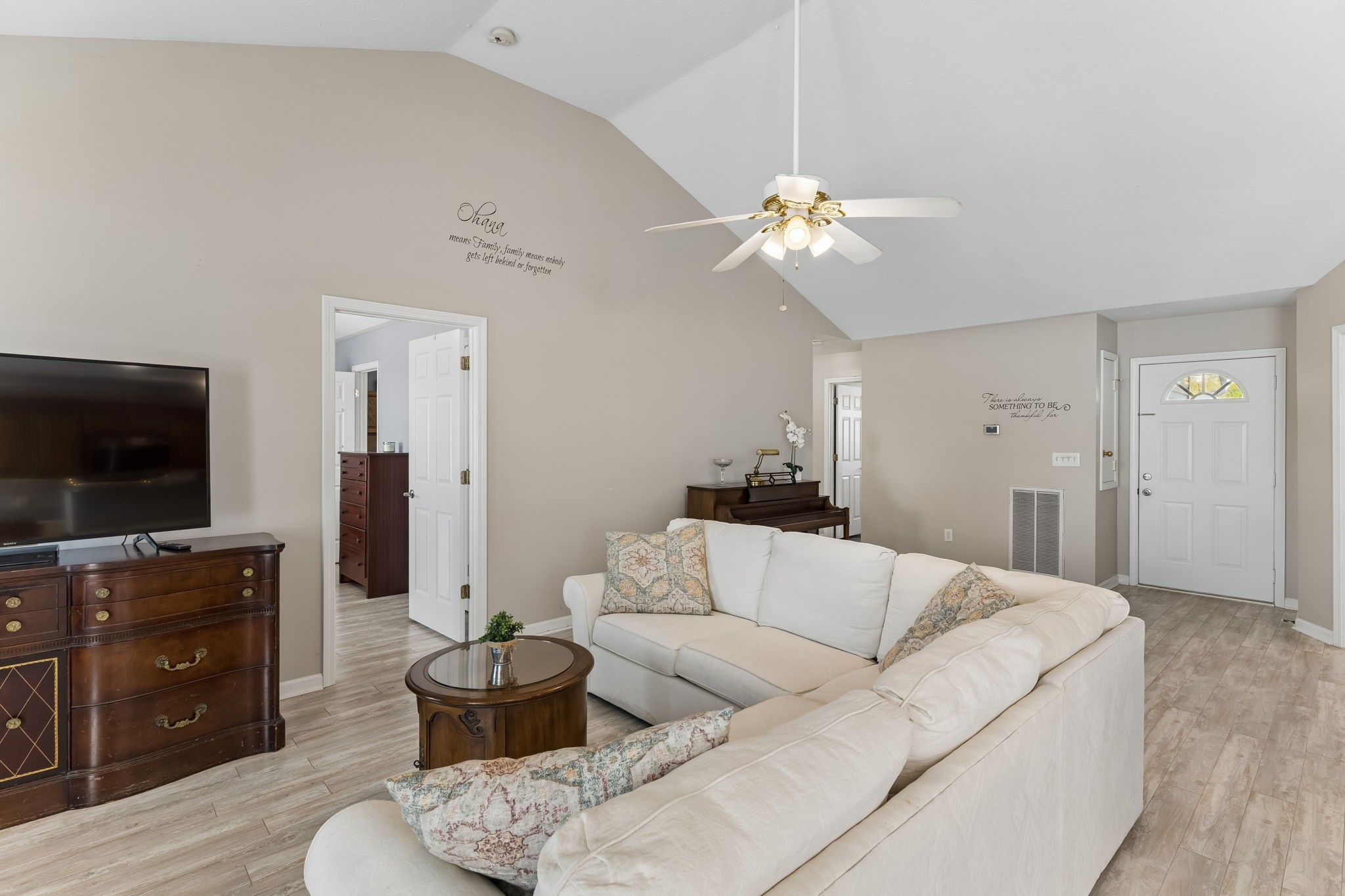 3011 Candlelite Dr Property Photo 8