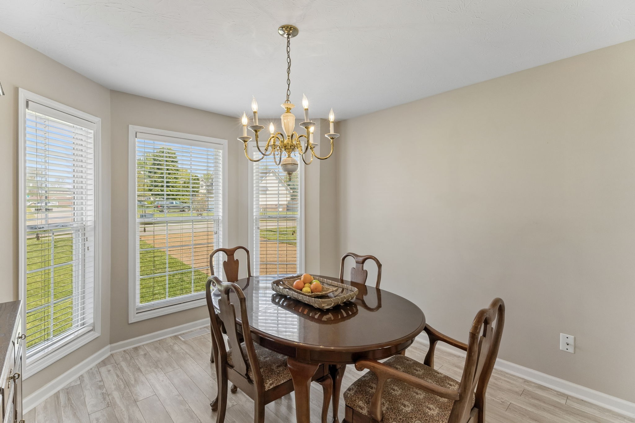 3011 Candlelite Dr Property Photo 9