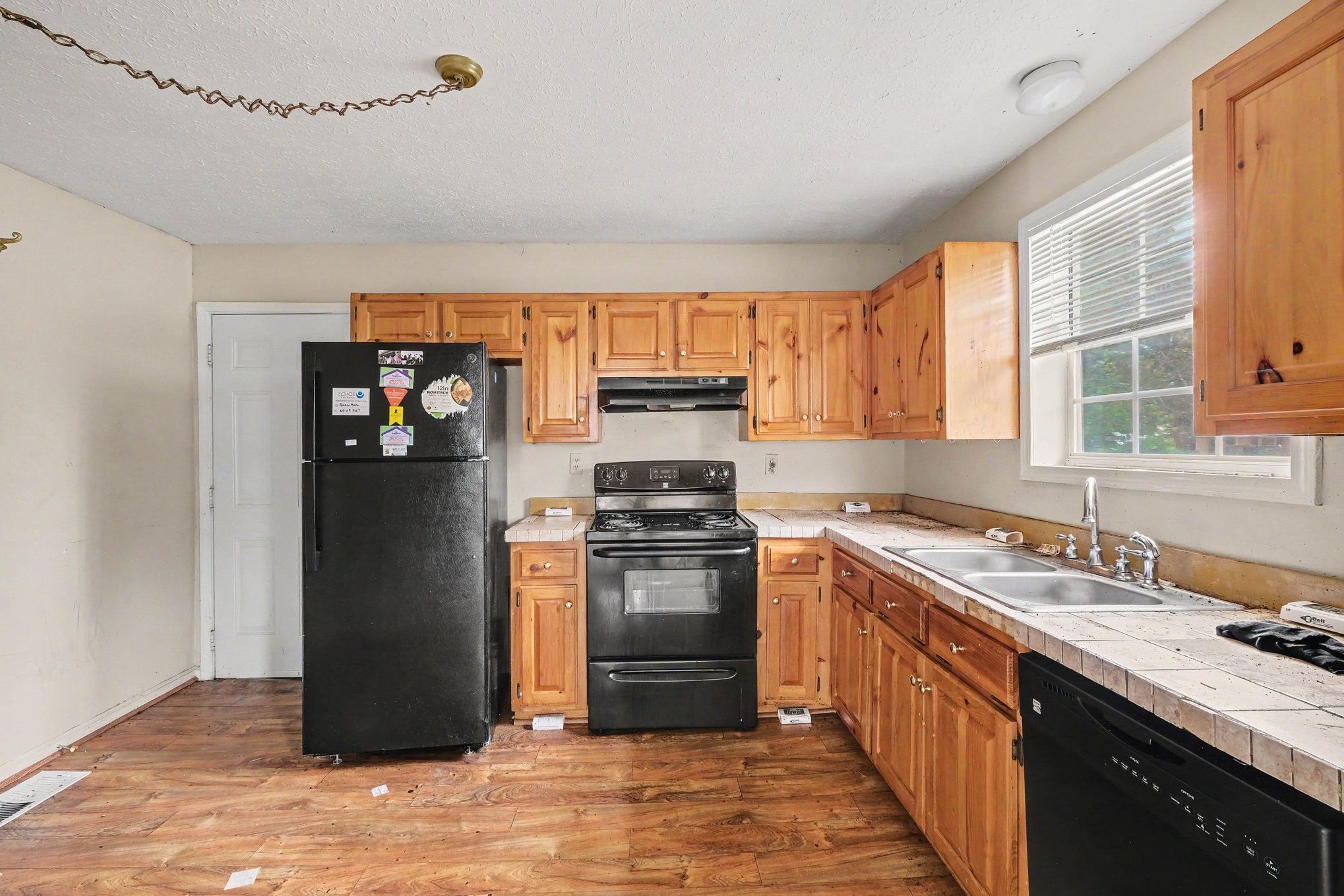 241 E Park Ave Property Photo 4