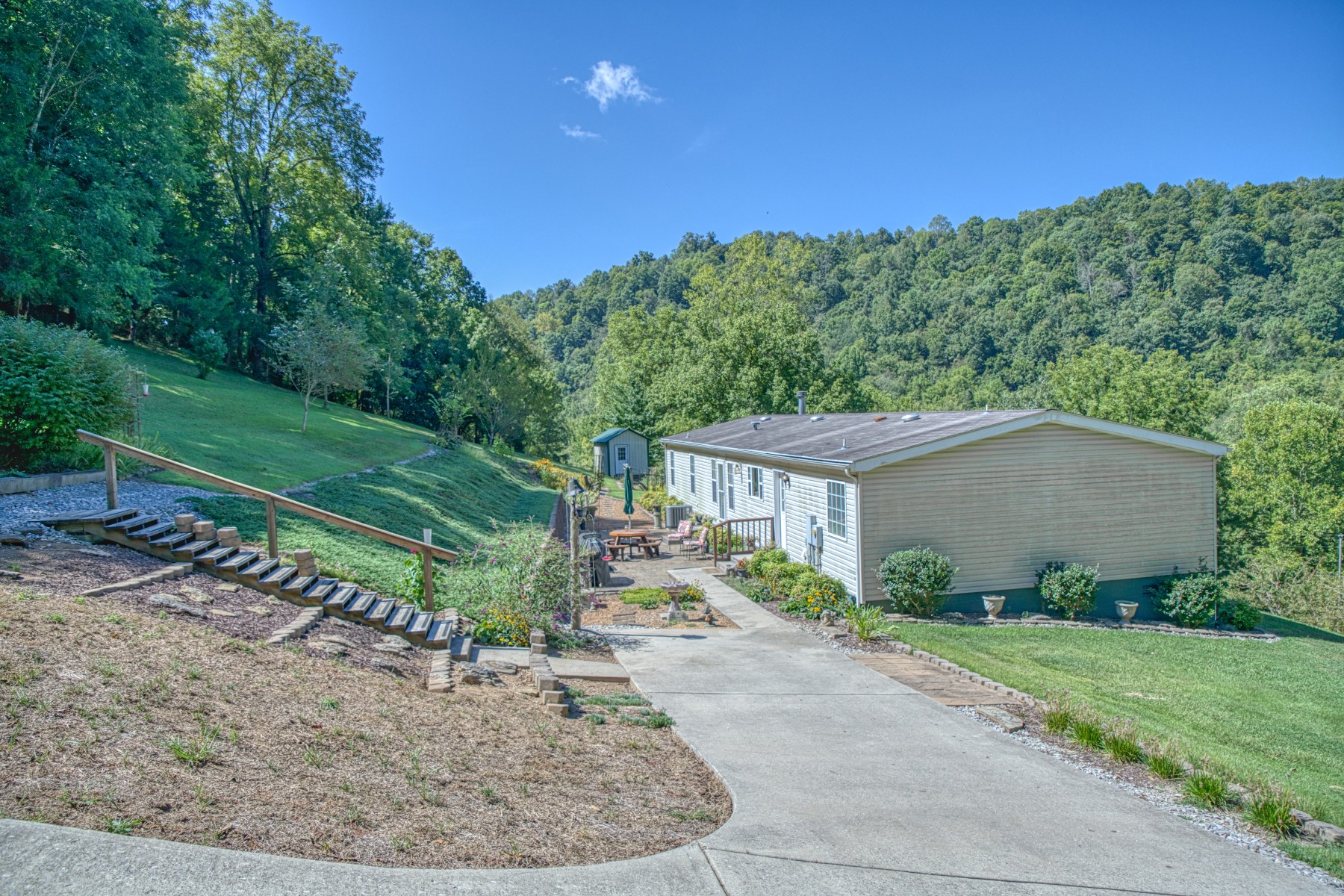 258 Knob Creek Rd Property Photo 1