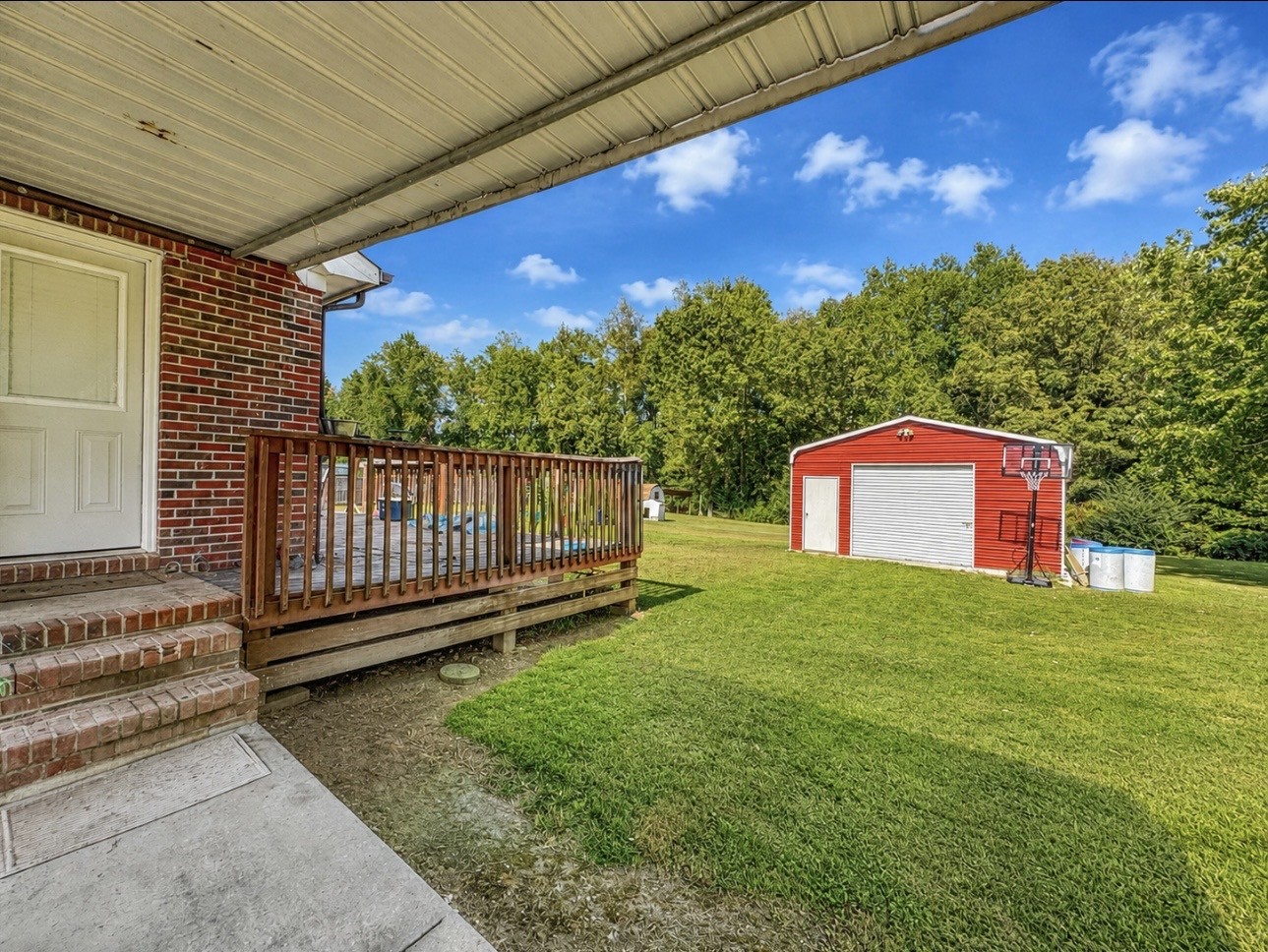 423 Eagle Creek Rd Property Photo 3