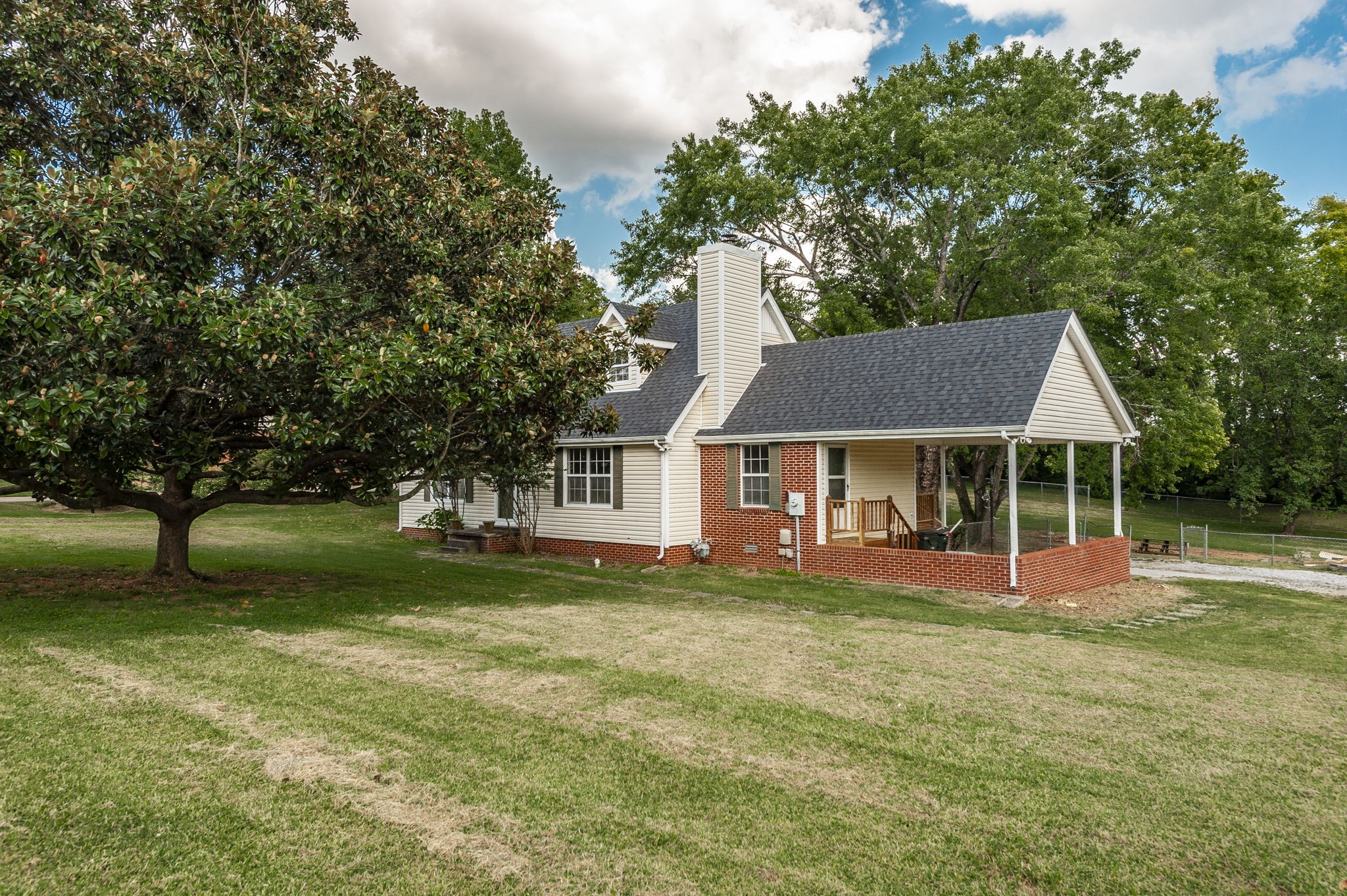 1241 Timberwood Dr Property Photo 4