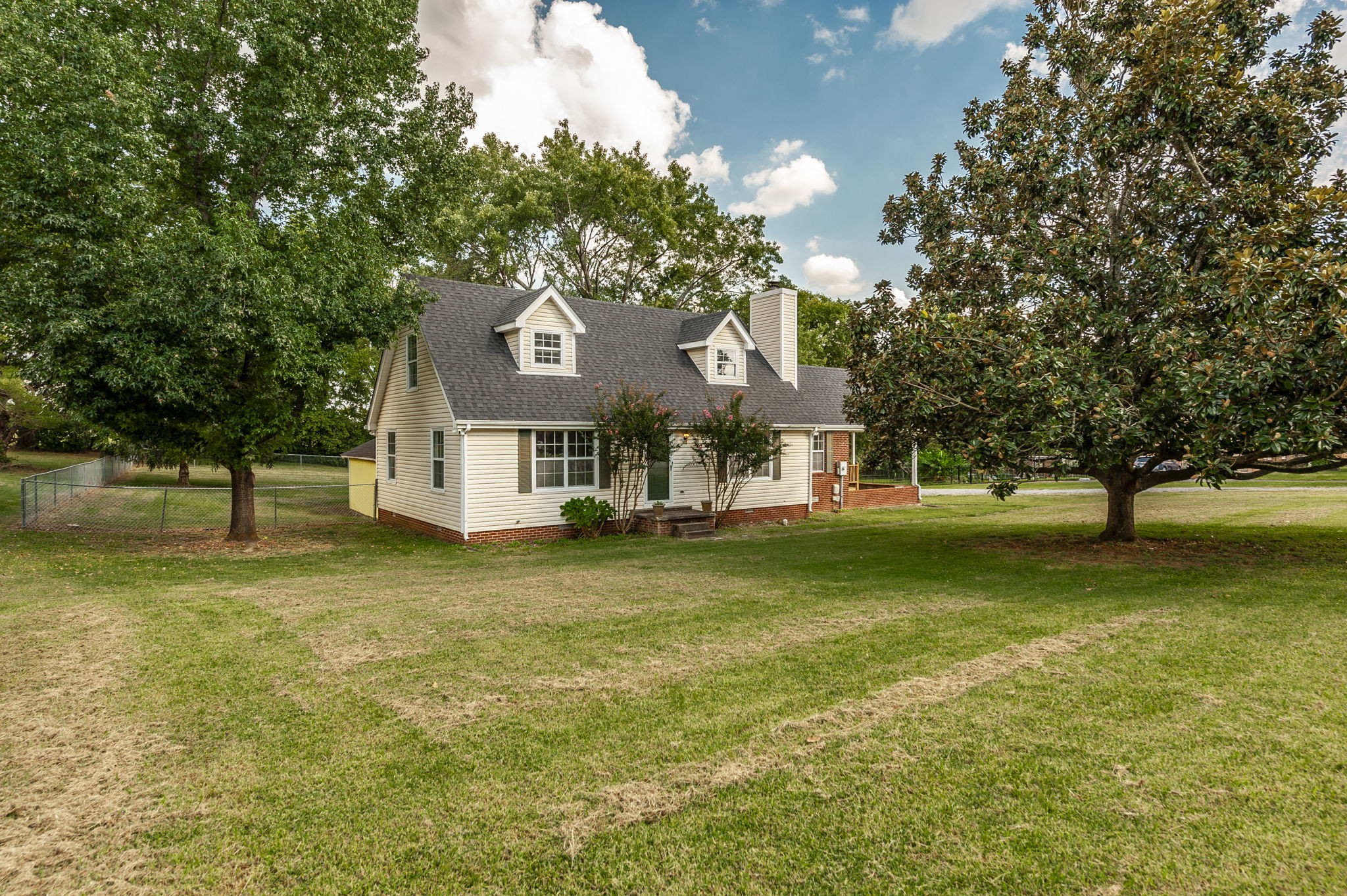 1241 Timberwood Dr Property Photo 5