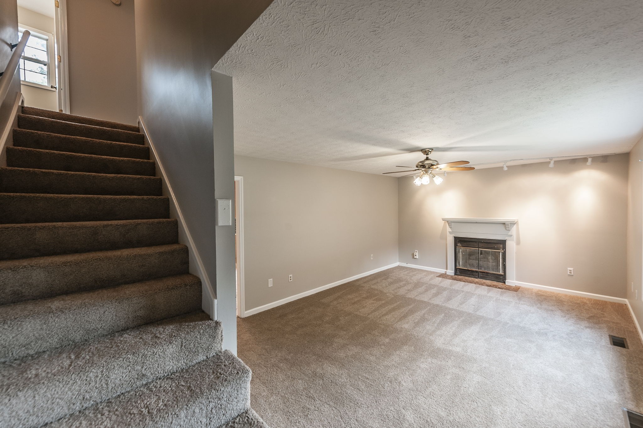 1241 Timberwood Dr Property Photo 6