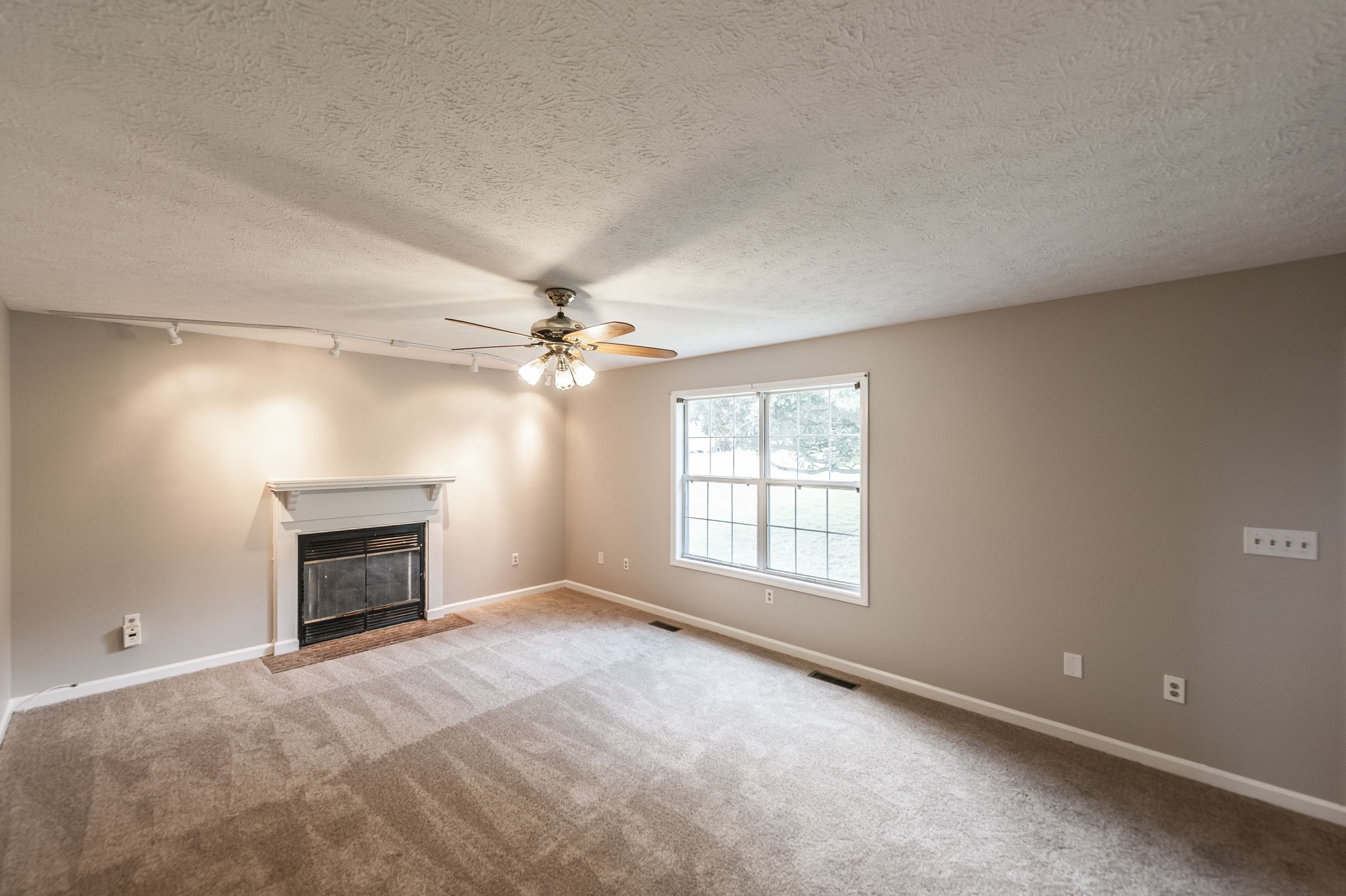 1241 Timberwood Dr Property Photo 8