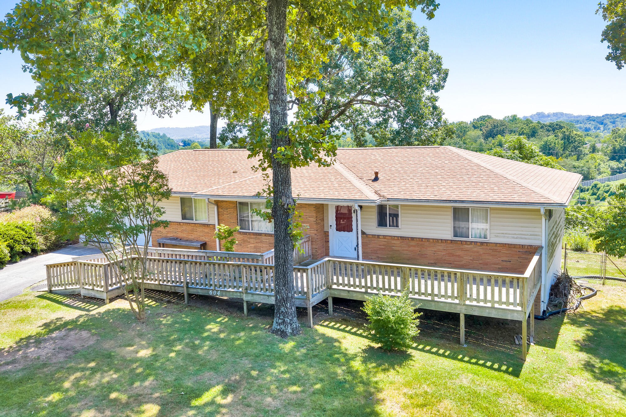 604 Highview Drive Property Photo 1
