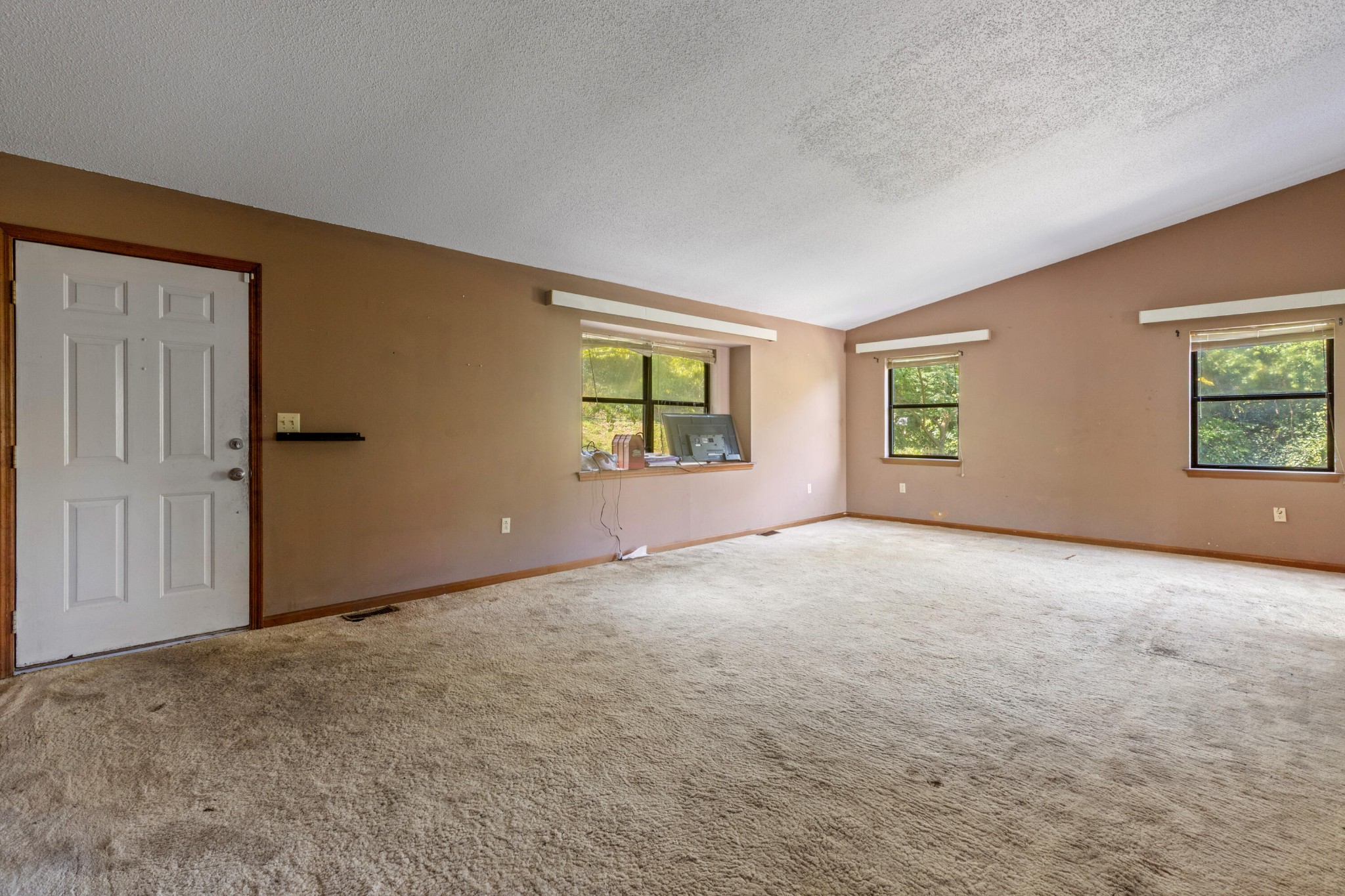 605 Clearview Drive Property Photo 5