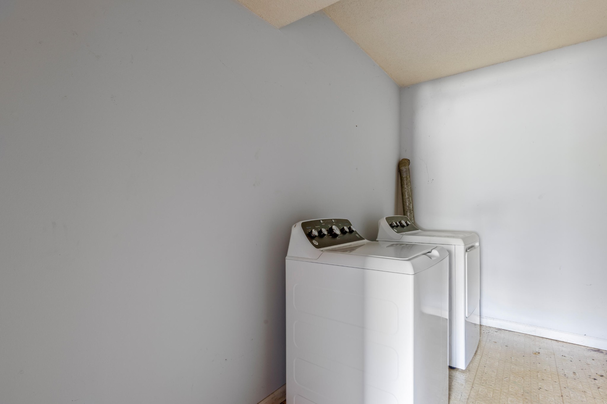605 Clearview Drive Property Photo 28