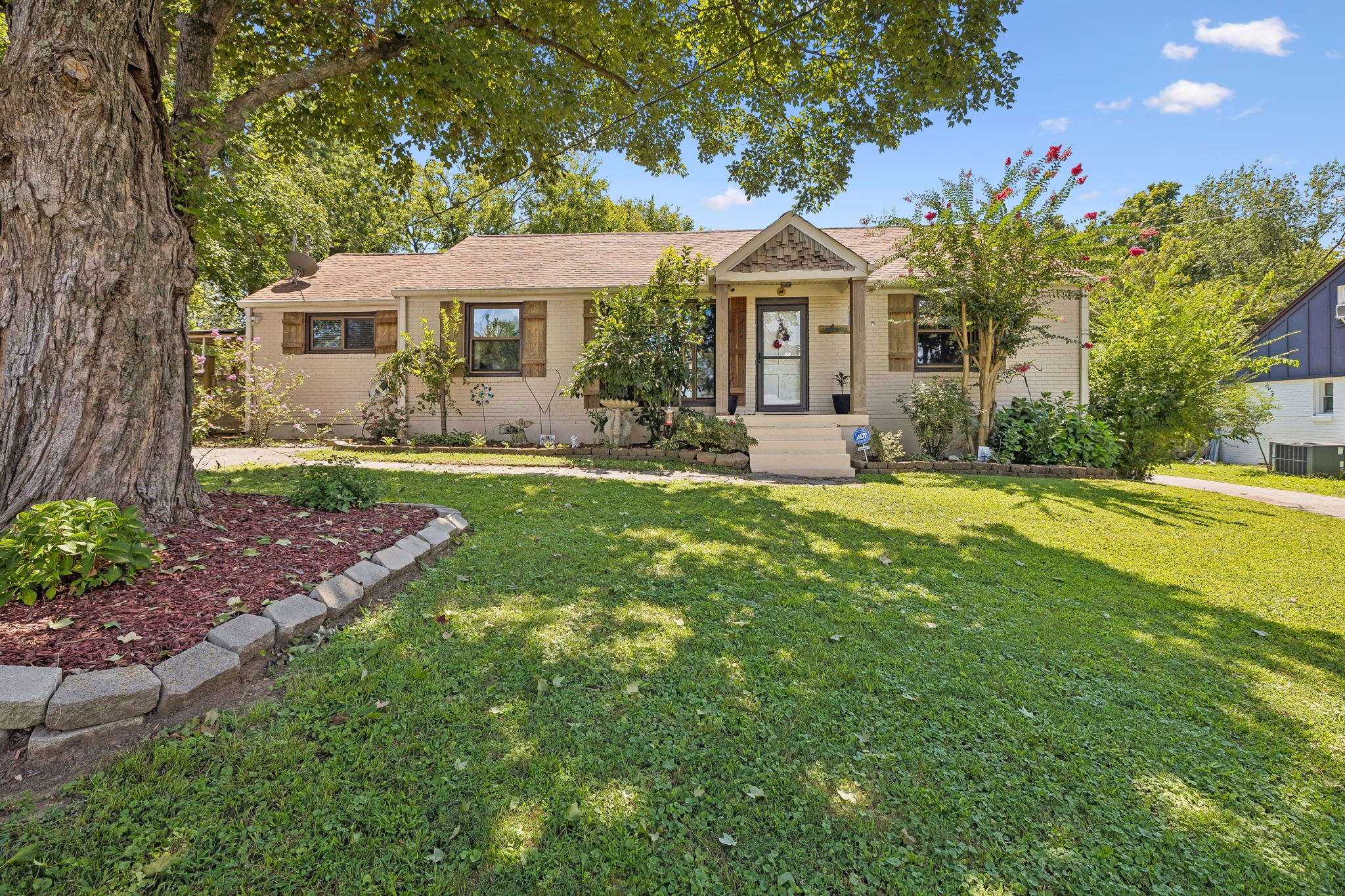 2429 Maplecrest Dr Property Photo 1