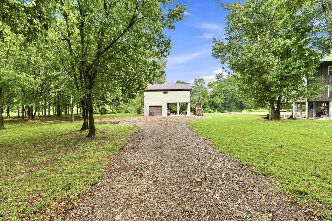 52 Railroad Rd Property Photo 2