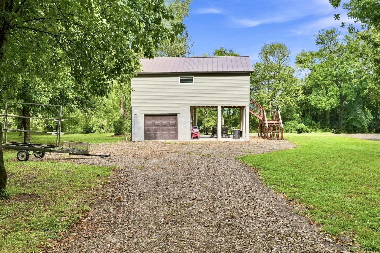 52 Railroad Rd Property Photo 3