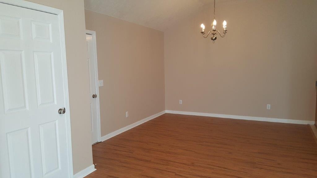 526 Rose Cottage Cir Property Photo 3