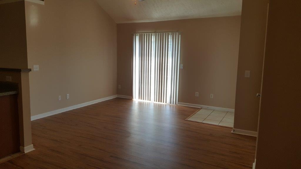 526 Rose Cottage Cir Property Photo 4