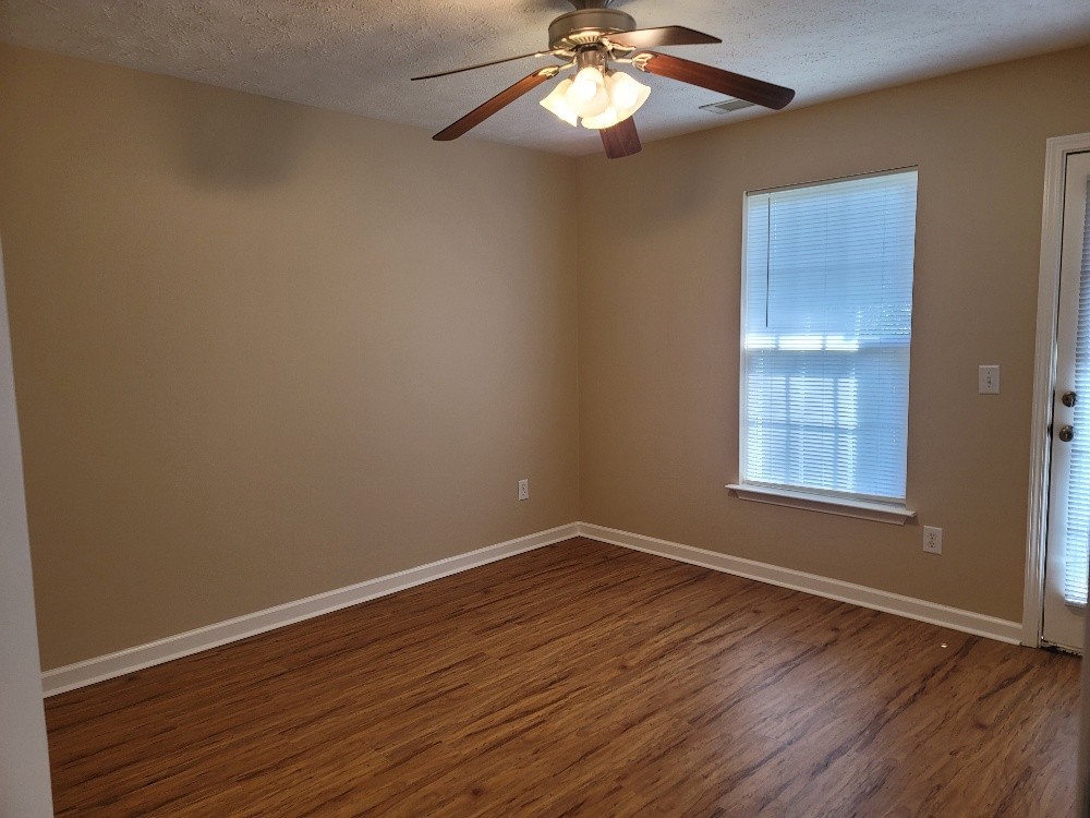 526 Rose Cottage Cir Property Photo 5